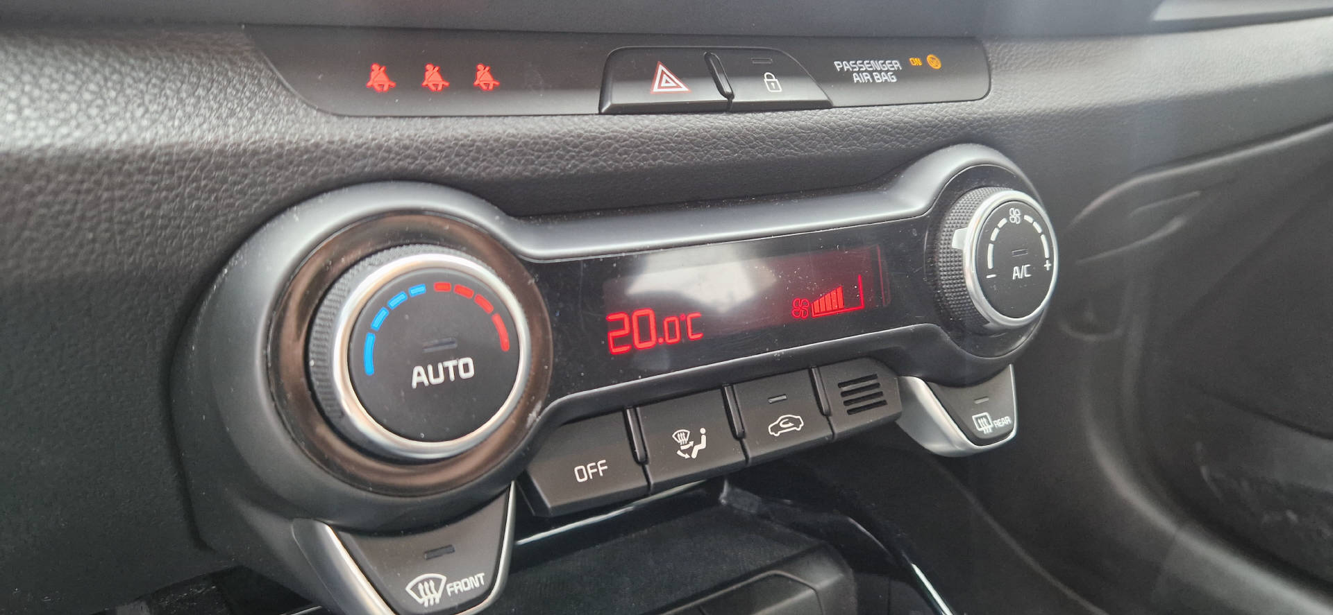 KIA Stonic 1.0 T-GDi Trend-image-9