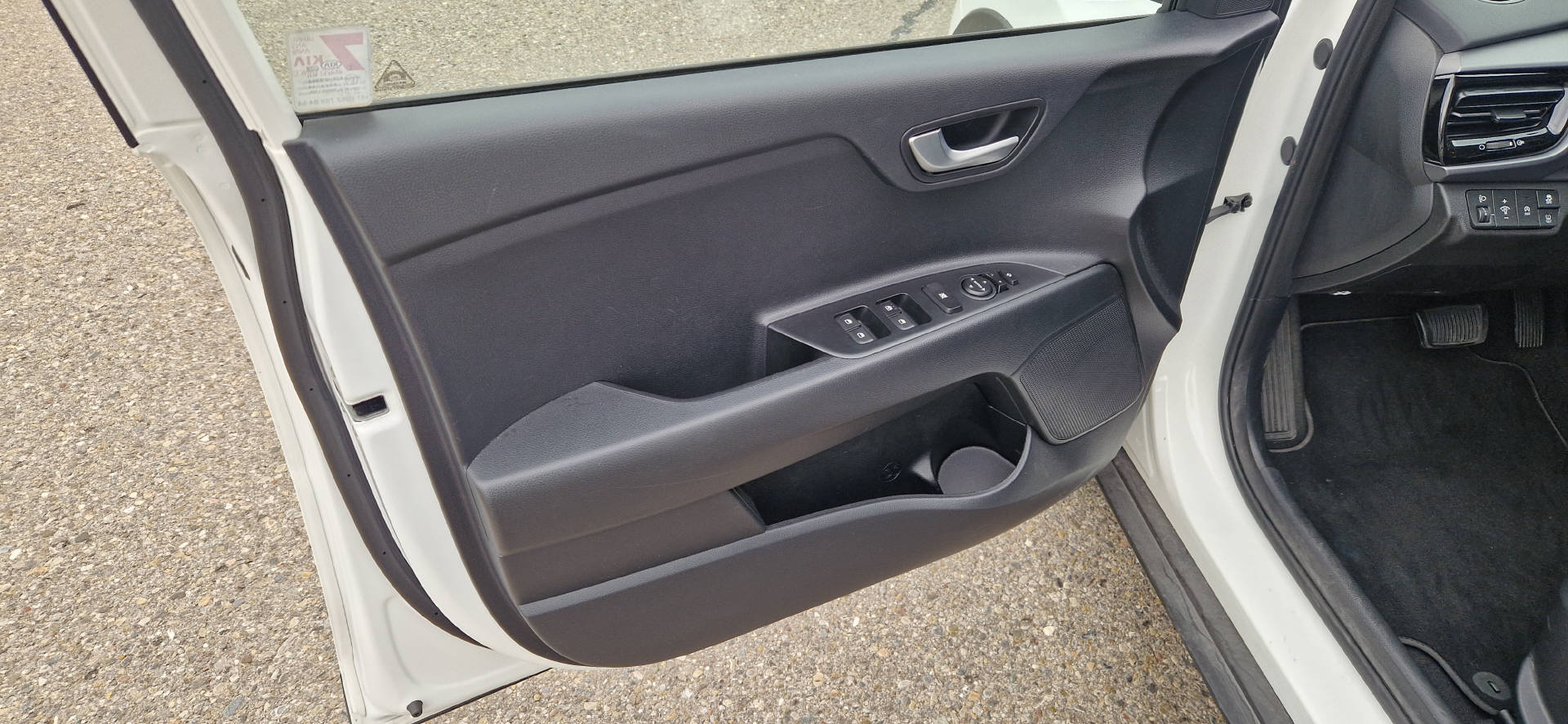 KIA Stonic 1.0 T-GDi Trend-image-2