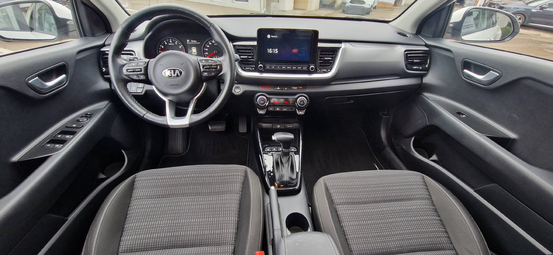 KIA Stonic 1.0 T-GDi Trend-image-5
