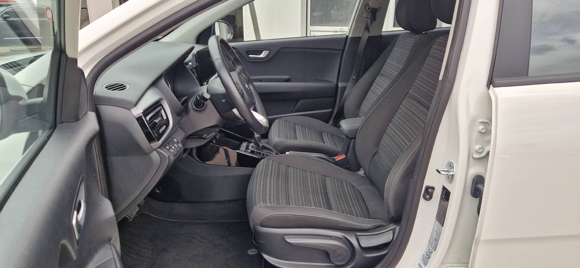 KIA Stonic 1.0 T-GDi Trend-image-4