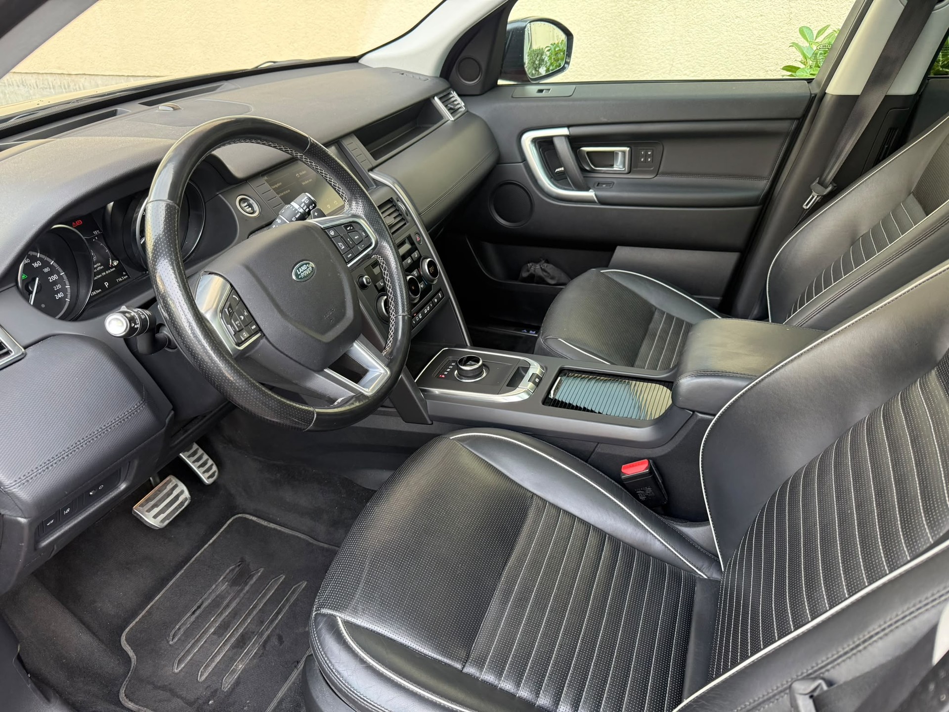 LAND ROVER DISCOVERY SPORT-image-8