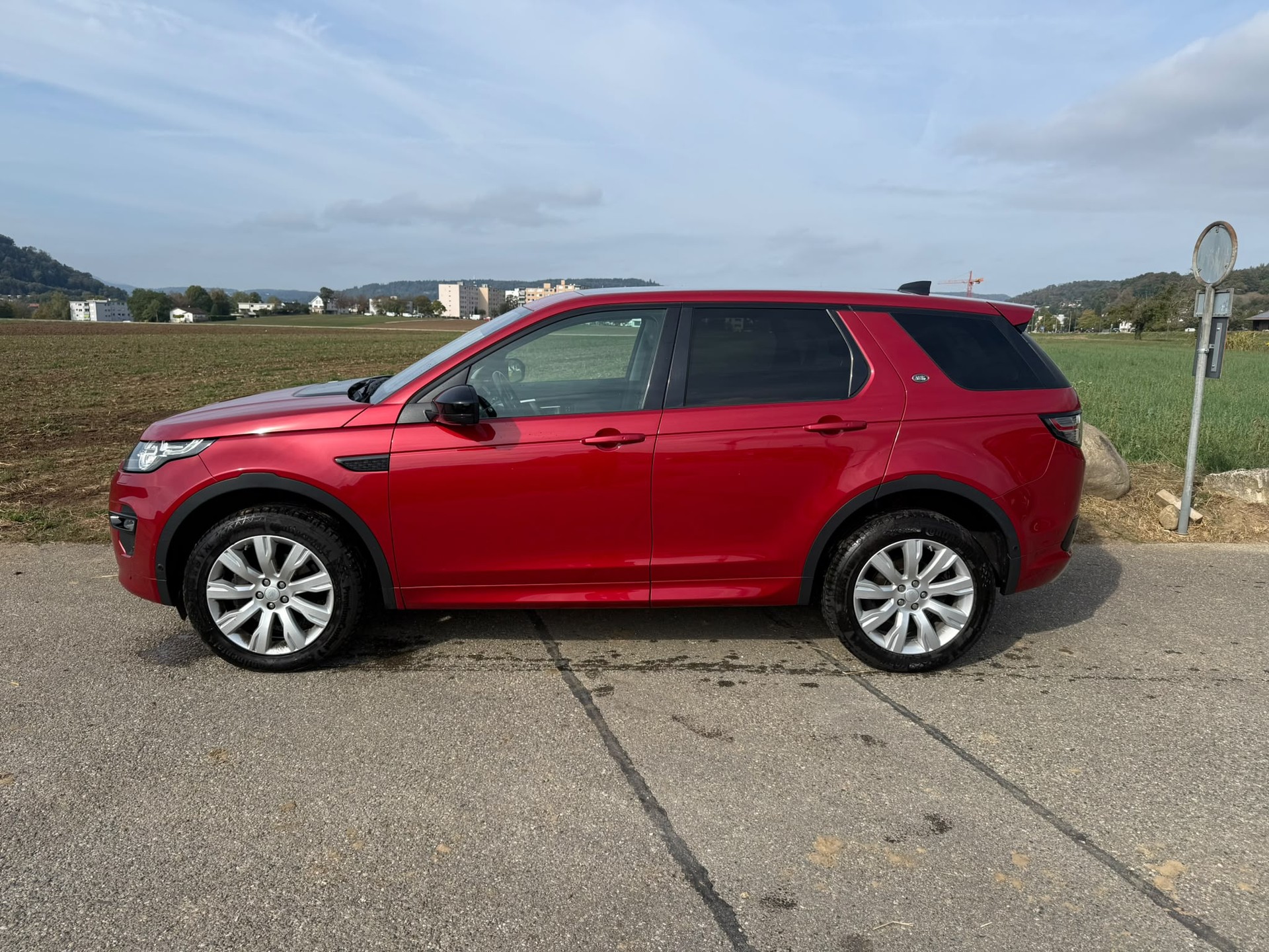 LAND ROVER DISCOVERY SPORT-image-1