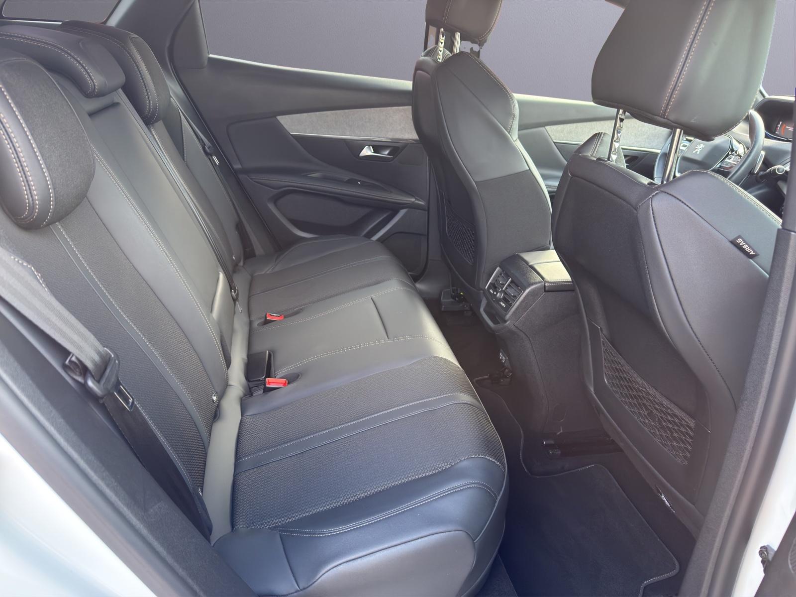 PEUGEOT 3008 1.6 Plug-in Hybrid GT-image-9