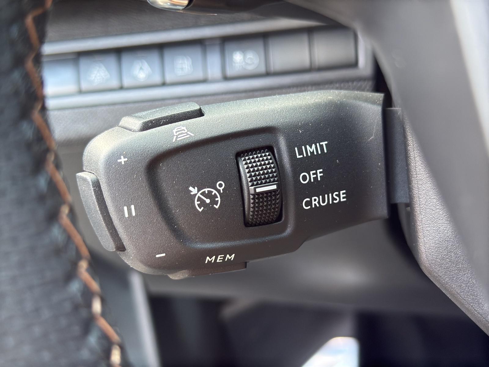 PEUGEOT 3008 1.6 Plug-in Hybrid GT-image-12