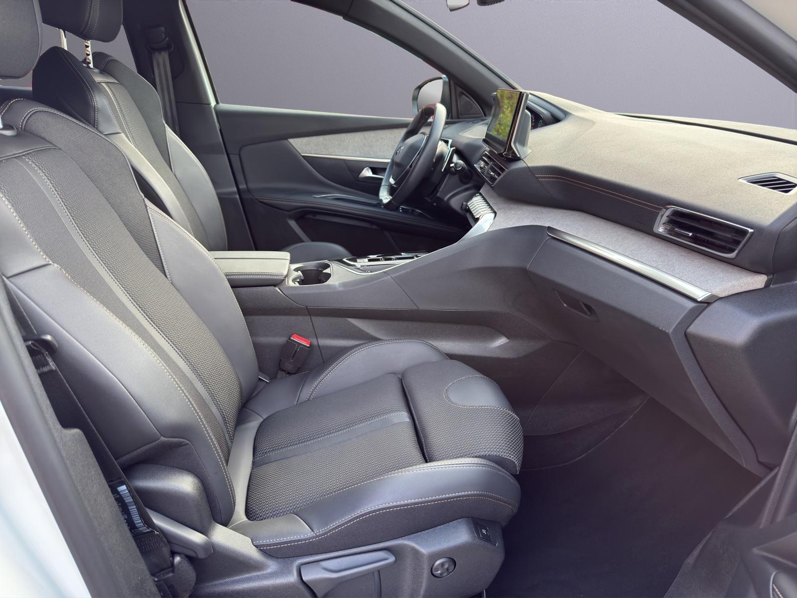PEUGEOT 3008 1.6 Plug-in Hybrid GT-image-8