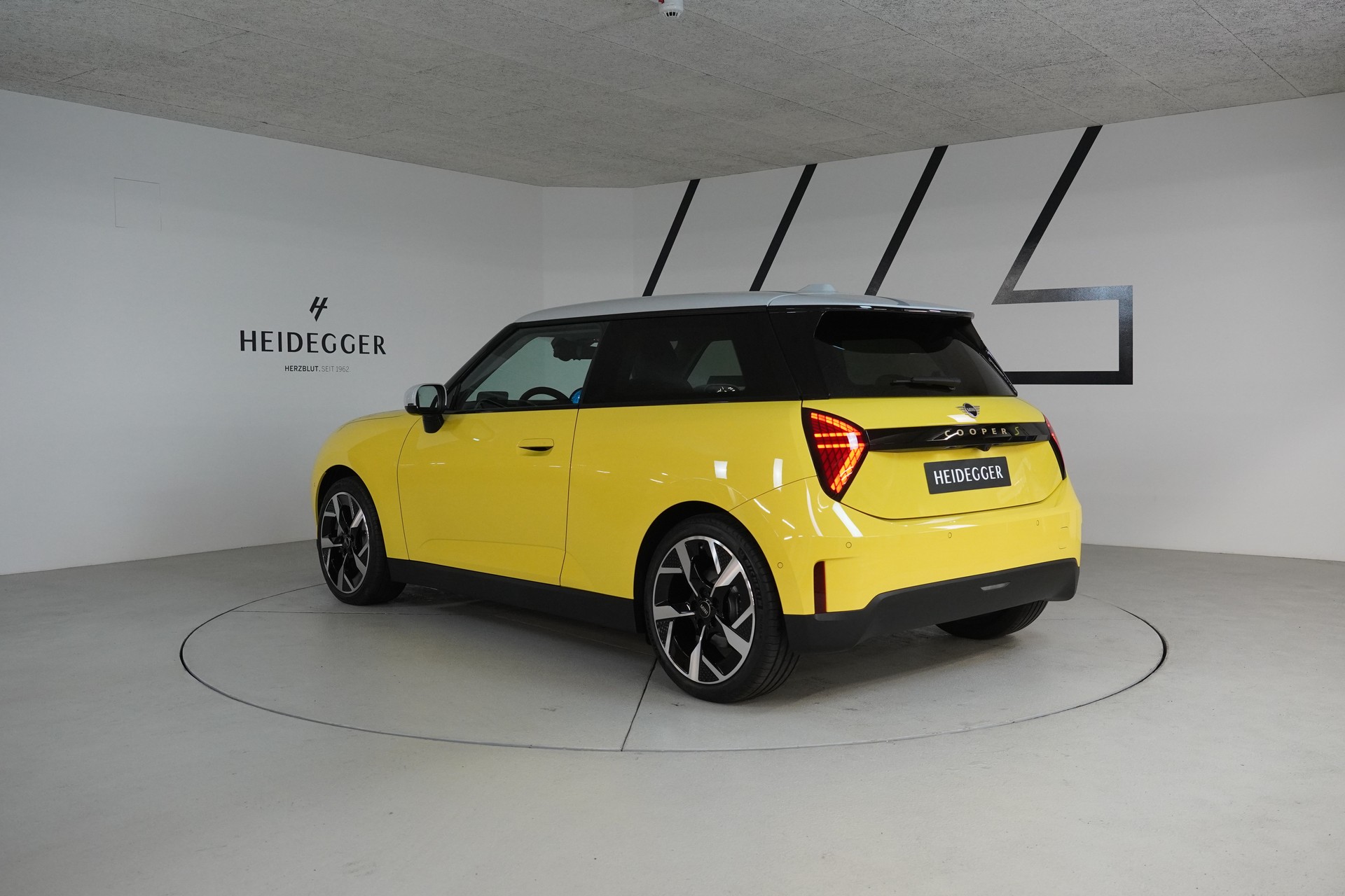 MINI Cooper SE-image-4