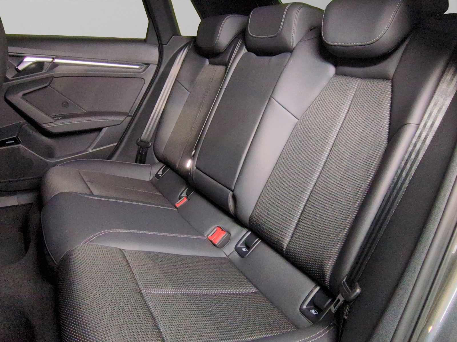 AUDI A3 Sportback TFSI 110kW S line Attraction-image-8