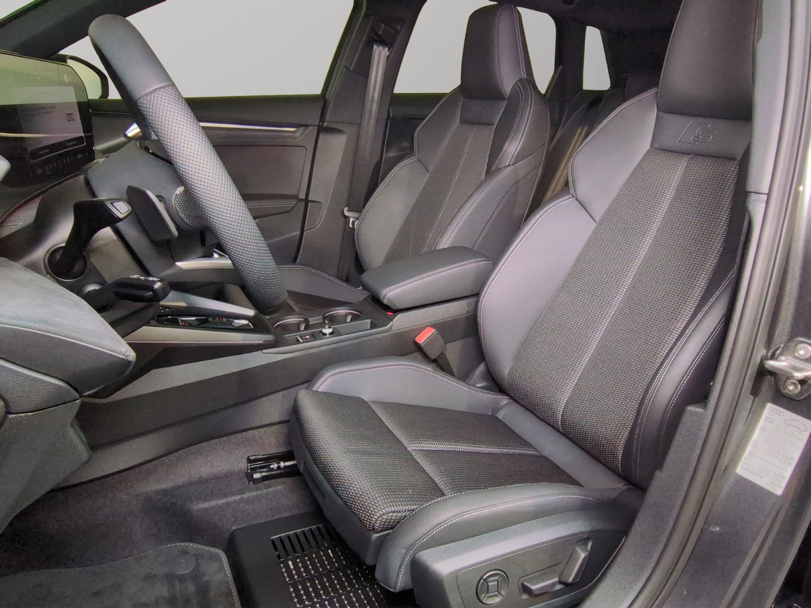 AUDI A3 Sportback TFSI 110kW S line Attraction-image-5