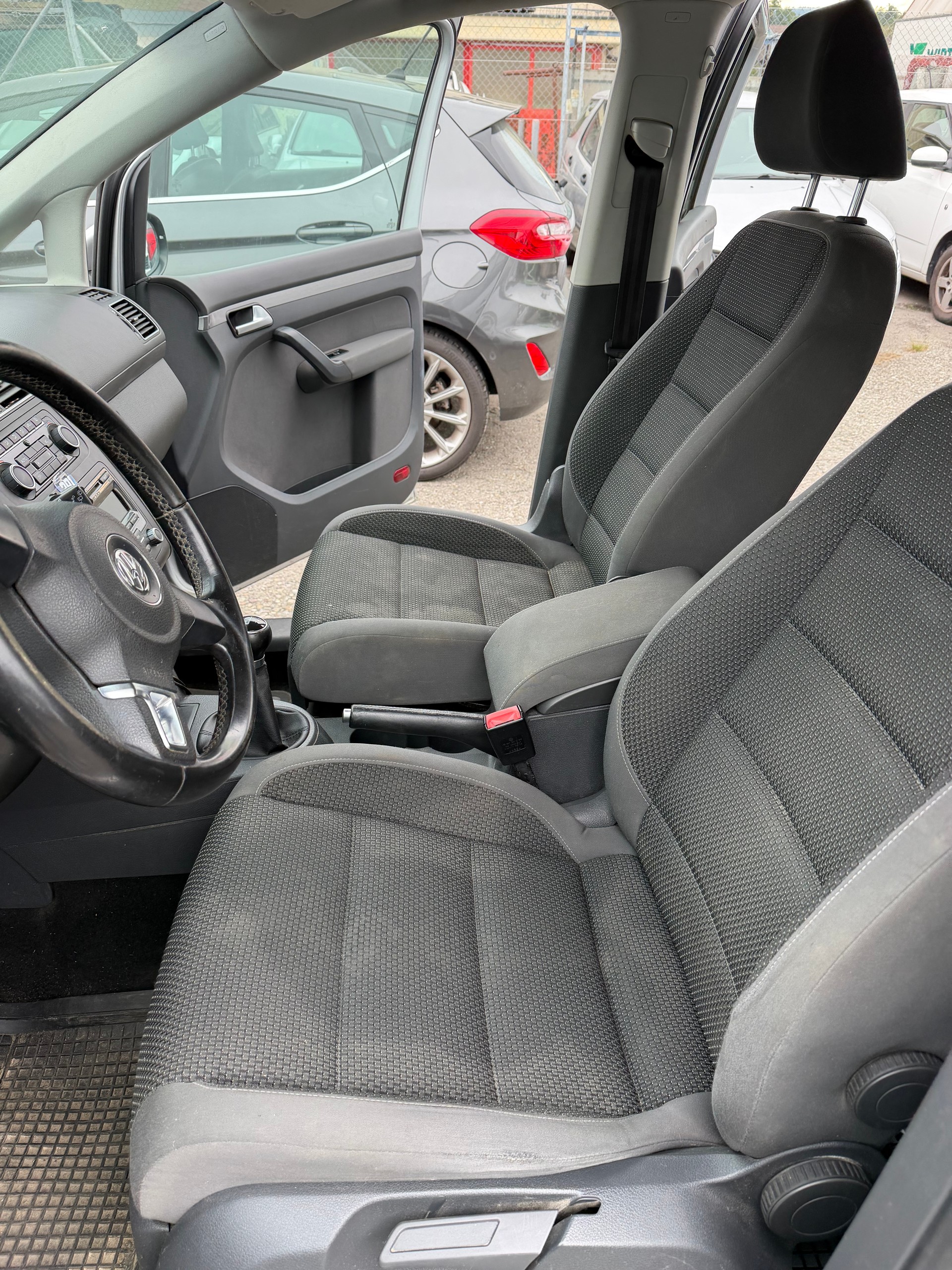 VW Touran 1.6 TDI Comfortline-image-11