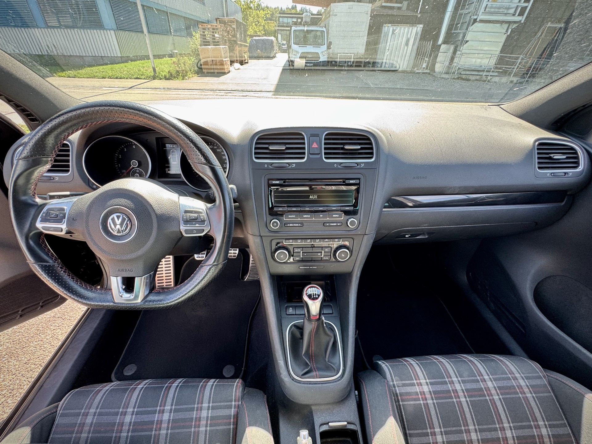 VW 2.0 TSI GTI-image-4