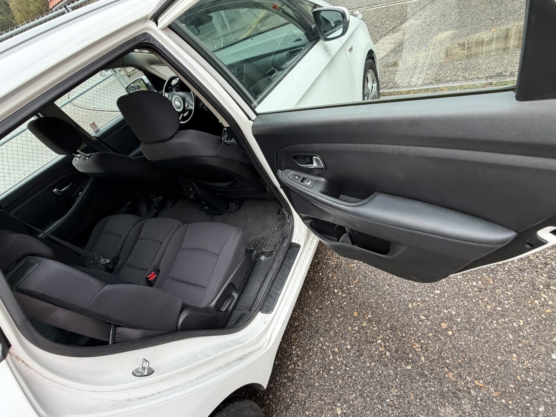 KIA Carens 1.7 CRDi Edition 7-image-10