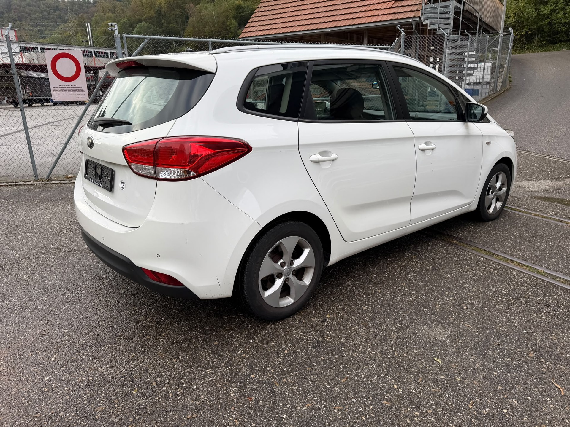 KIA Carens 1.7 CRDi Edition 7-image-2