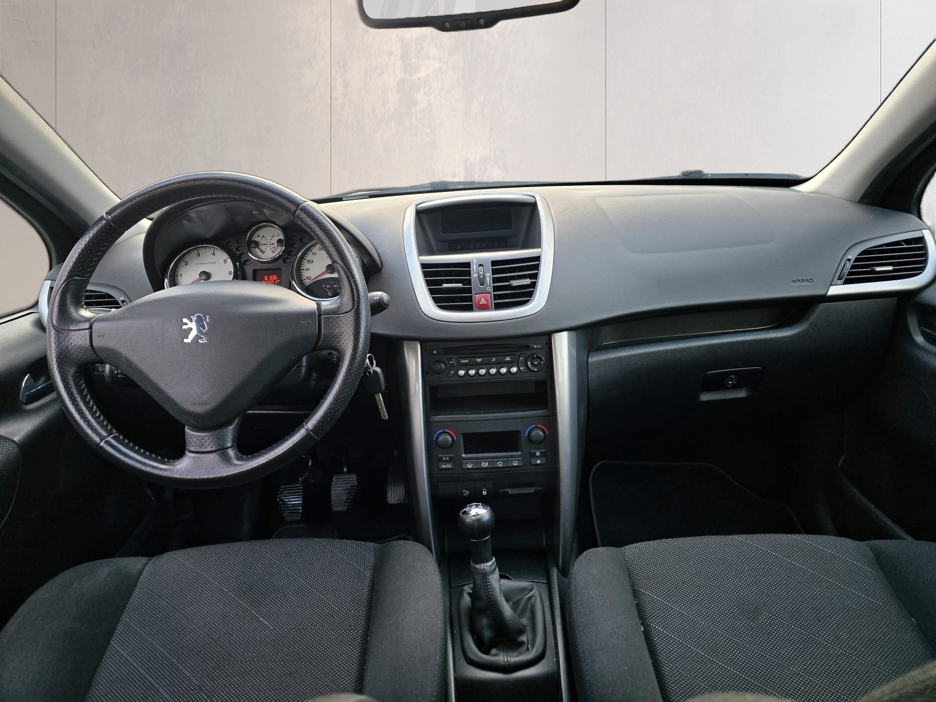 PEUGEOT 207 1.6 16V XS-image-8