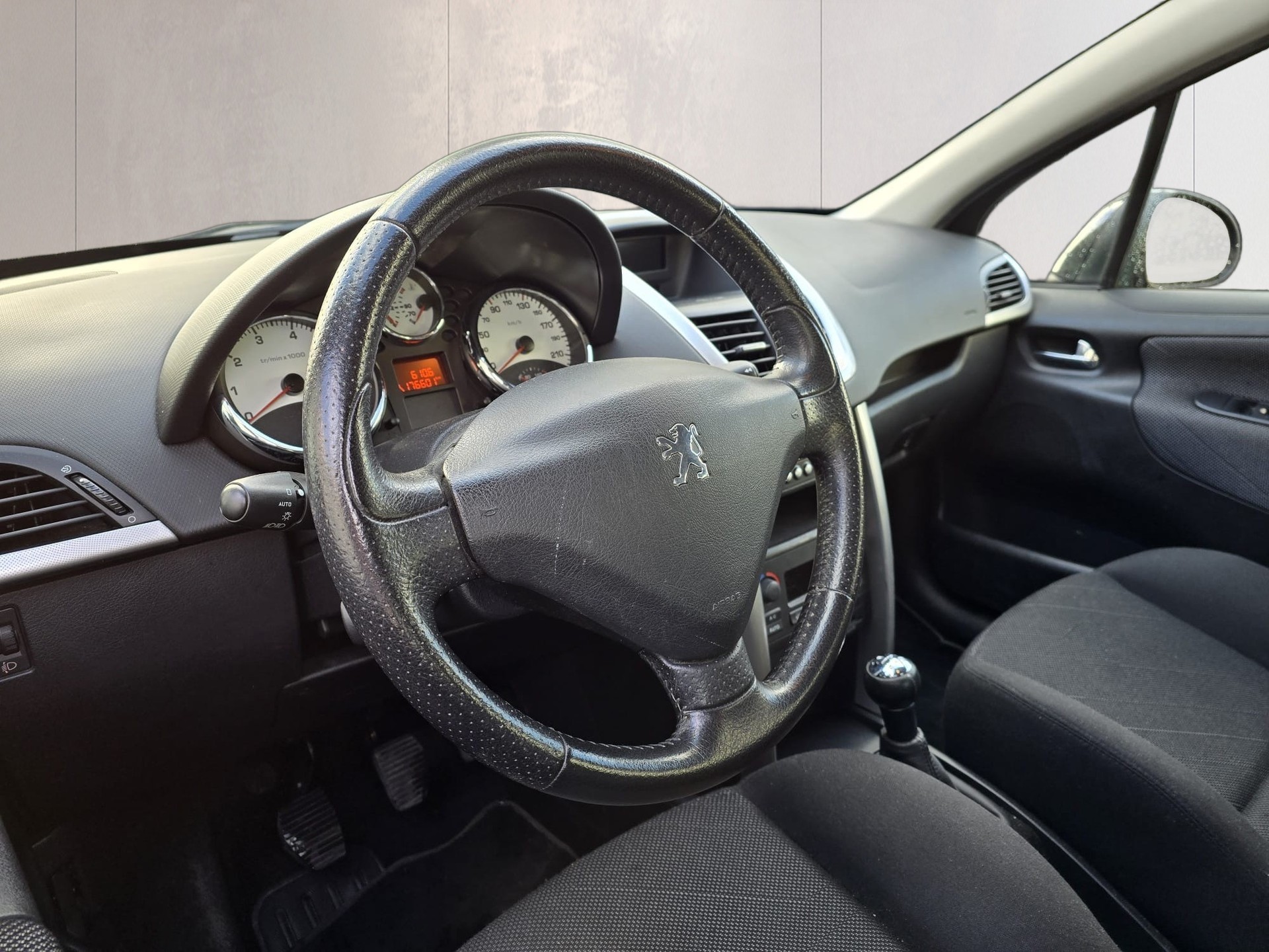 PEUGEOT 207 1.6 16V XS-image-9