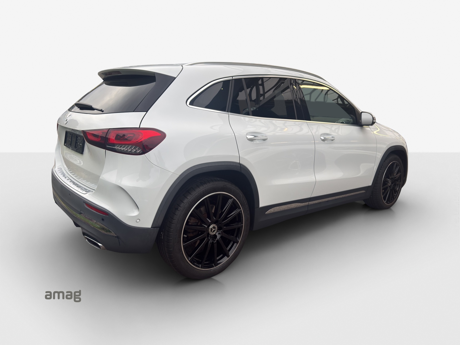 MERCEDES-BENZ GLA 250 4Matic AMG Line 8G-DCT-image-4
