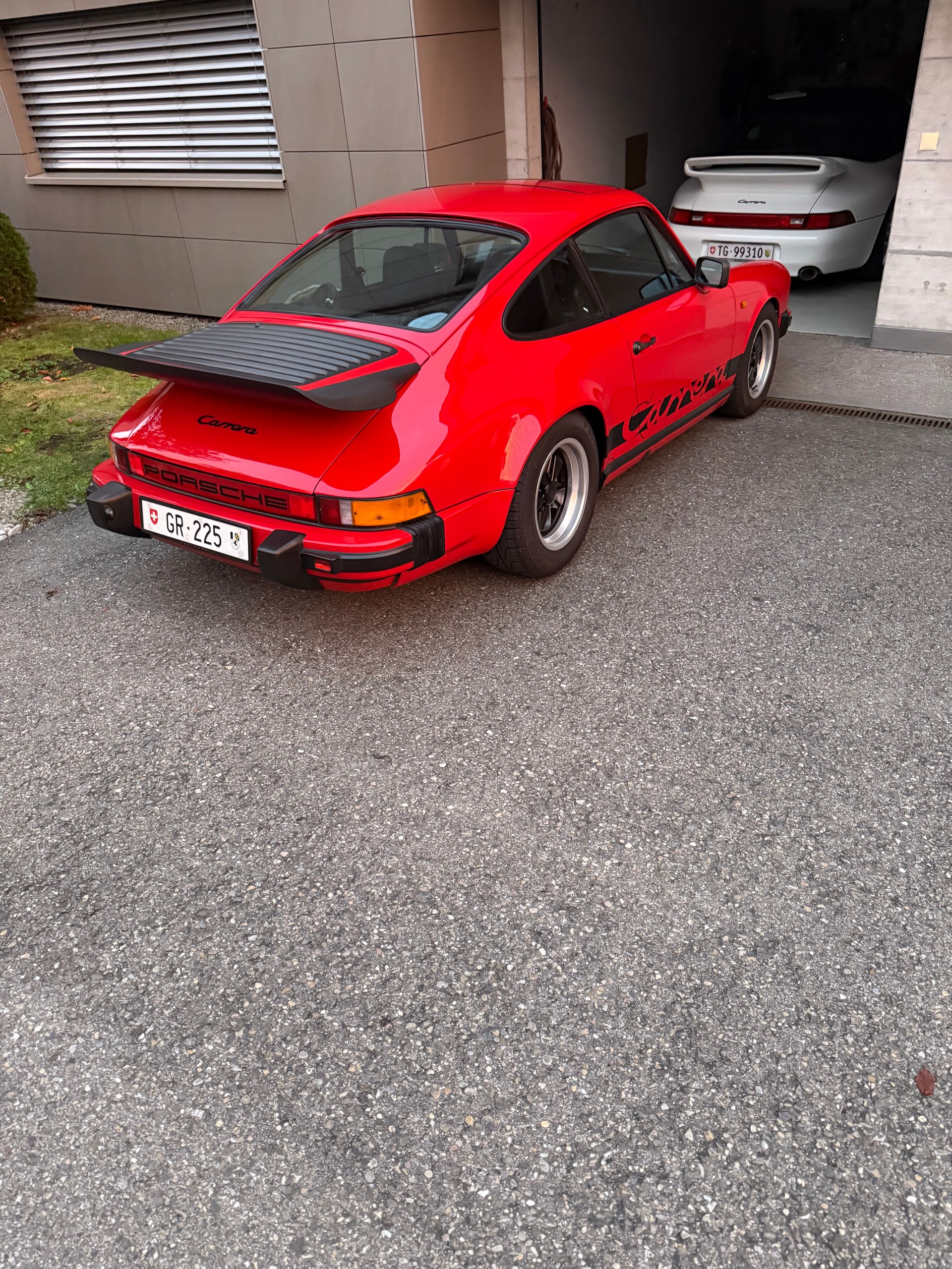 PORSCHE 911 Carrera 3.2-image-6