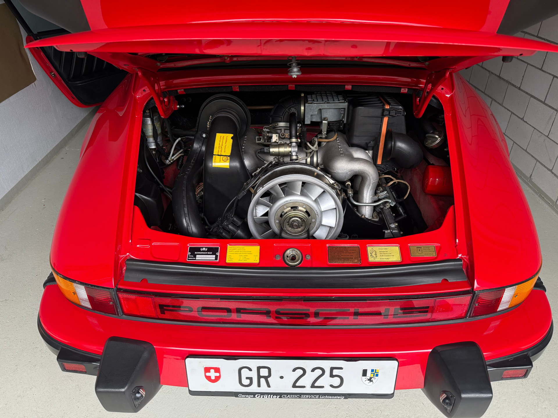 PORSCHE 911 Carrera 3.2-image-1