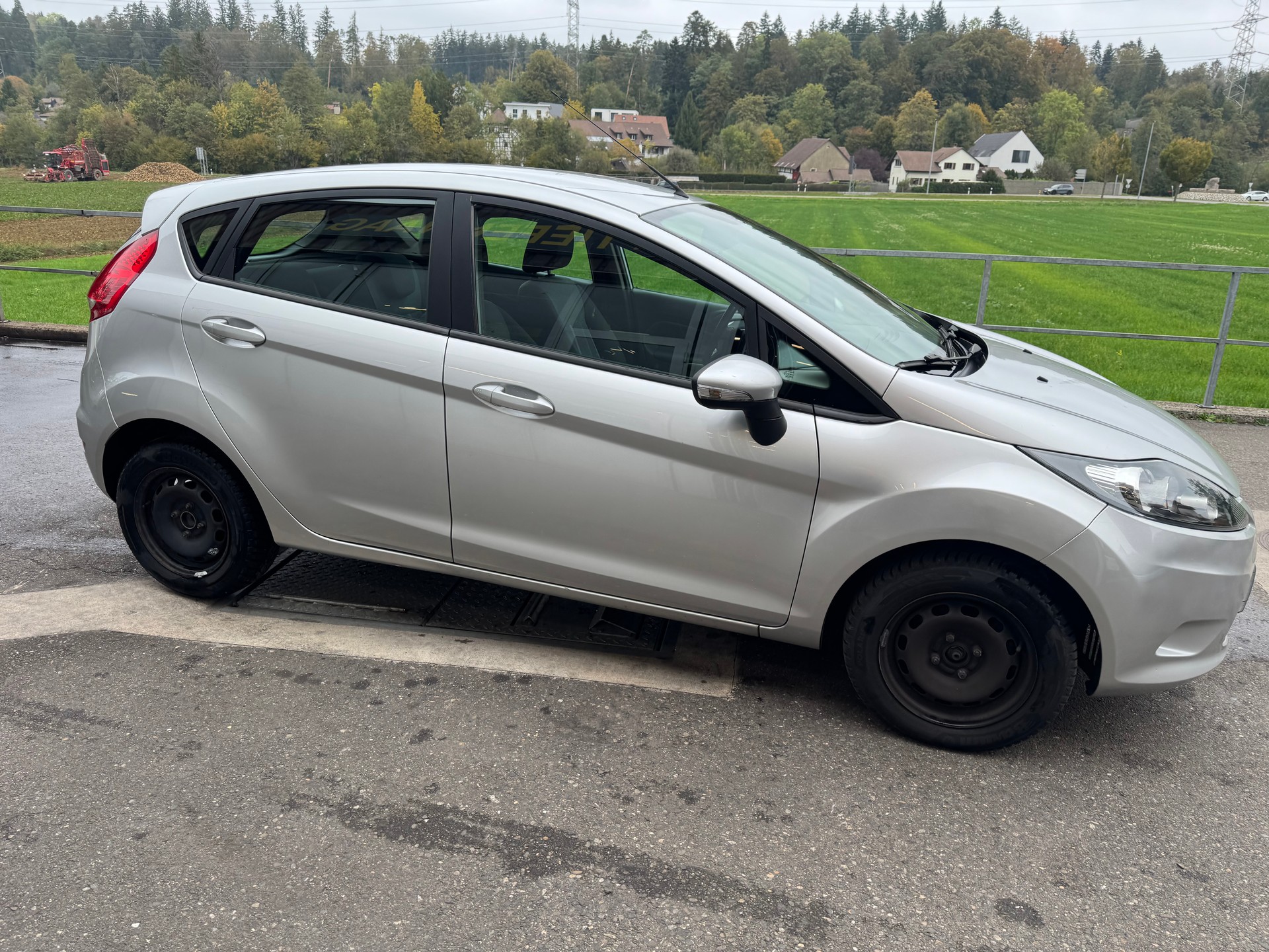FORD Fiesta 1.4 16V Trend Automatic-showroom-element-3