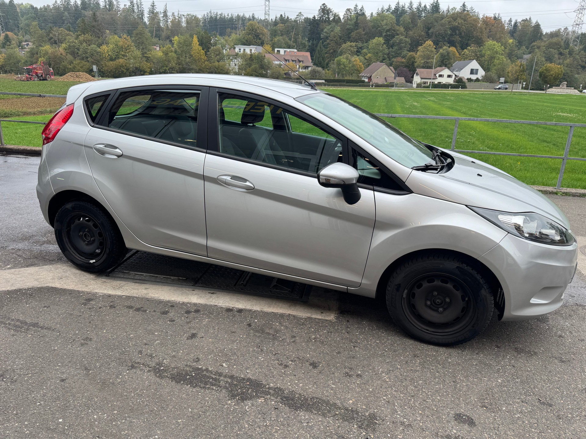 FORD Fiesta 1.4 16V Trend Automatic-showroom-element-2