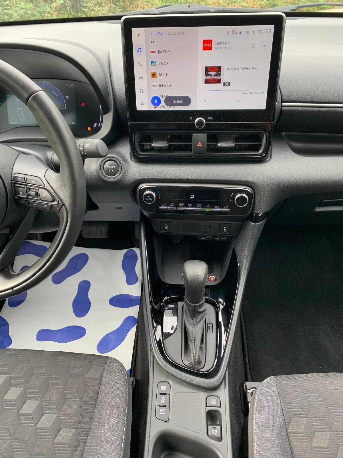 TOYOTA Yaris 1.5 Trend e-CVT 116 PS-image-9