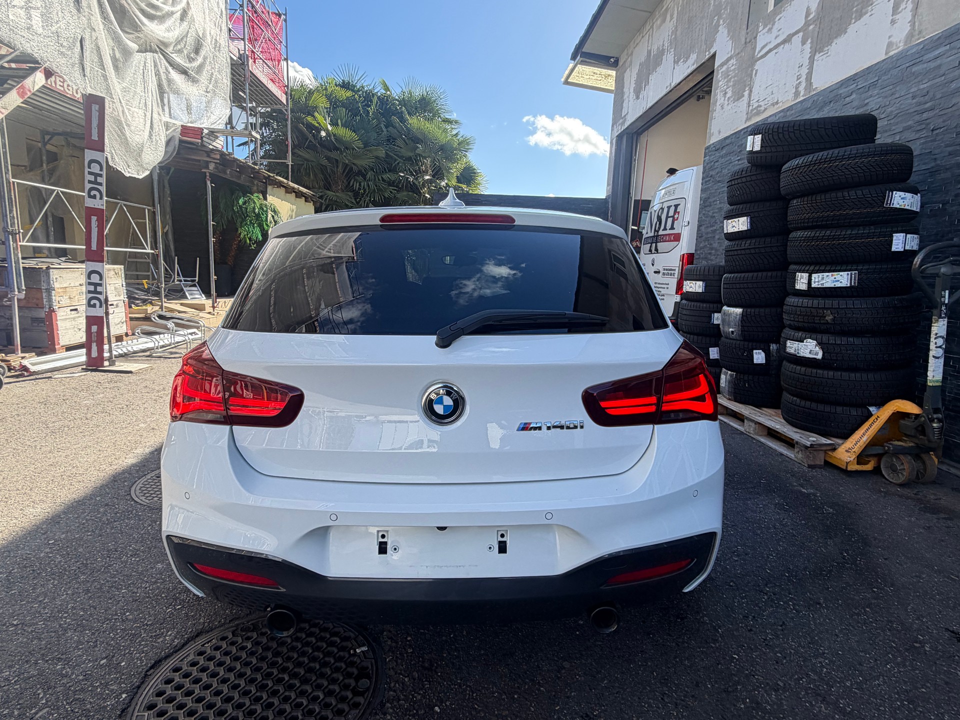 BMW M140i xDrive Steptronic-image-3