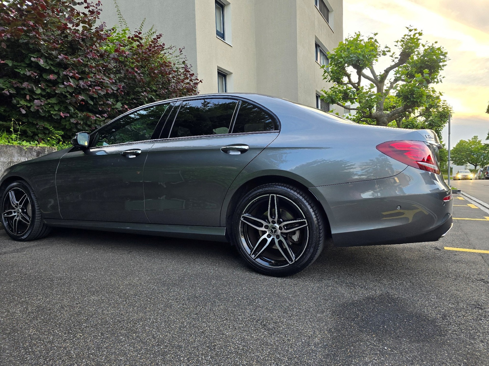 MERCEDES-BENZ E 200 AMG Line 4Matic 9G-Tronic