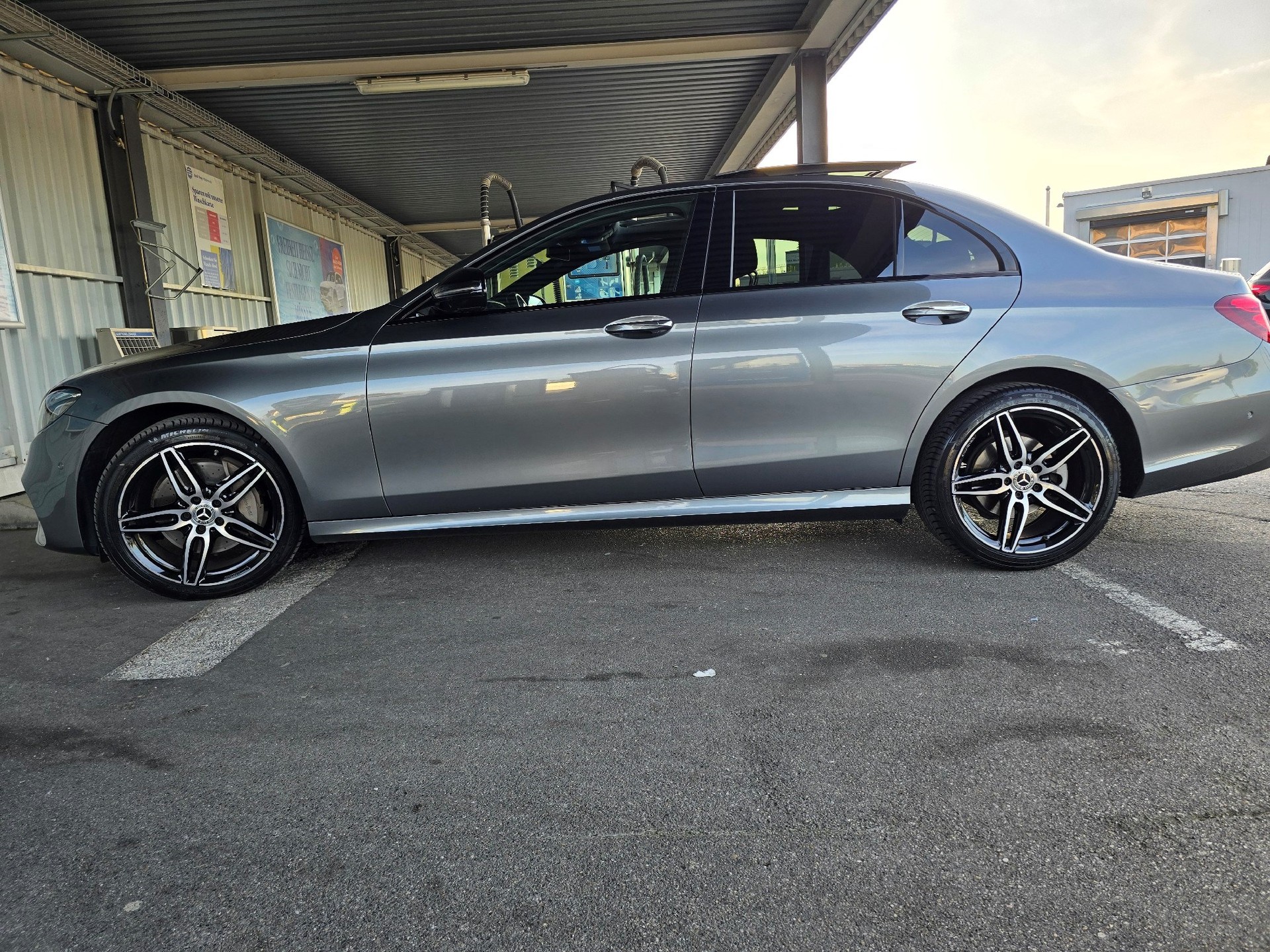 MERCEDES-BENZ E 200 AMG Line 4Matic 9G-Tronic-image-1