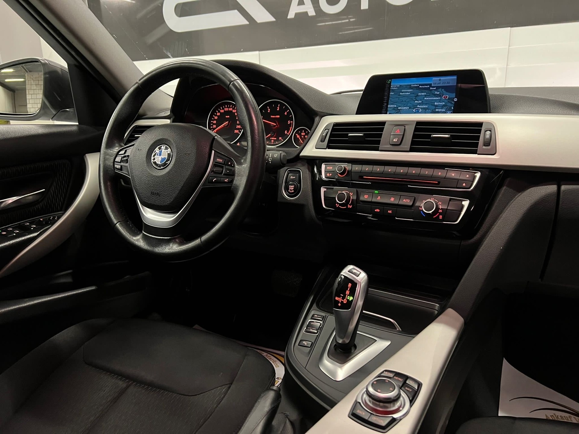 BMW 316d Touring Business Steptronic-image-10