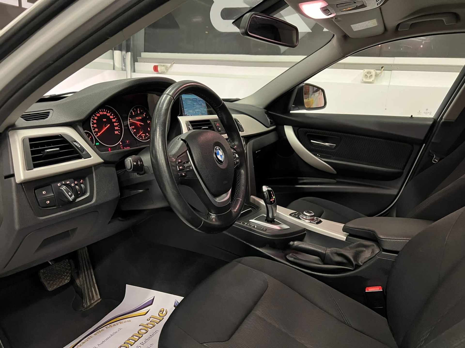 BMW 316d Touring Business Steptronic-image-12