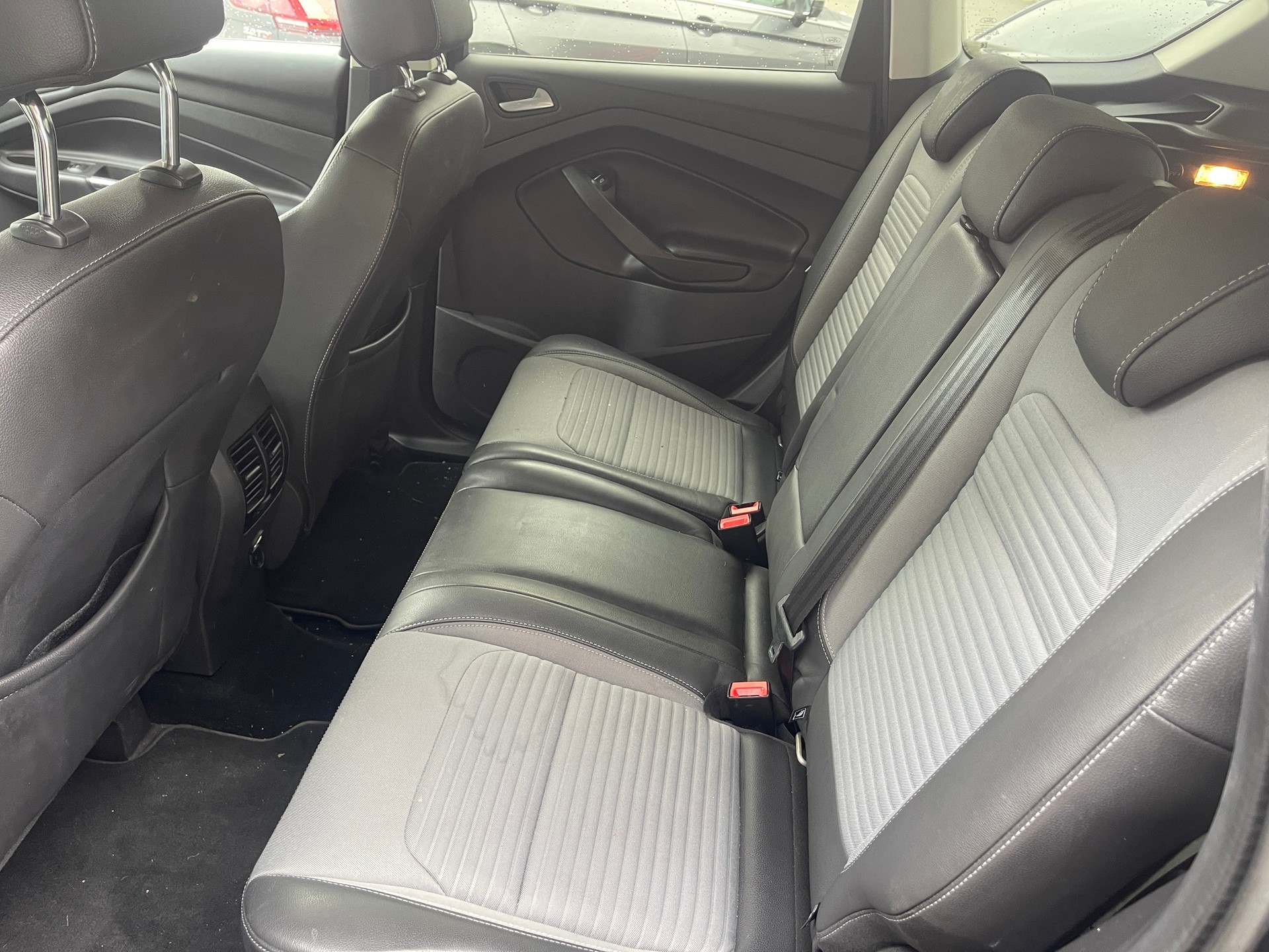 FORD Kuga 1.5 SCTi Business 4WD Automatic-image-4