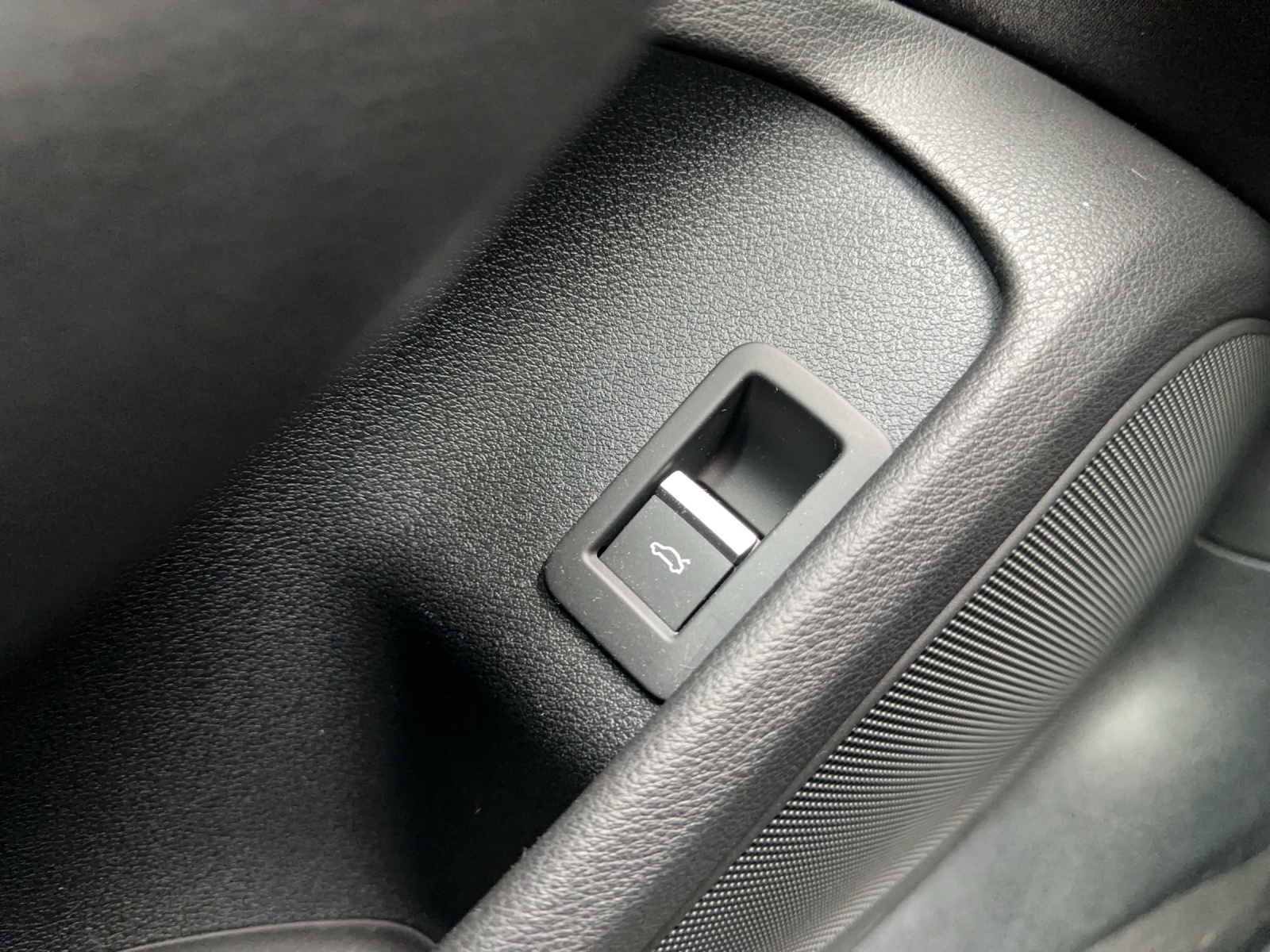 AUDI A4 2.0 Benzin 150ps-image-17