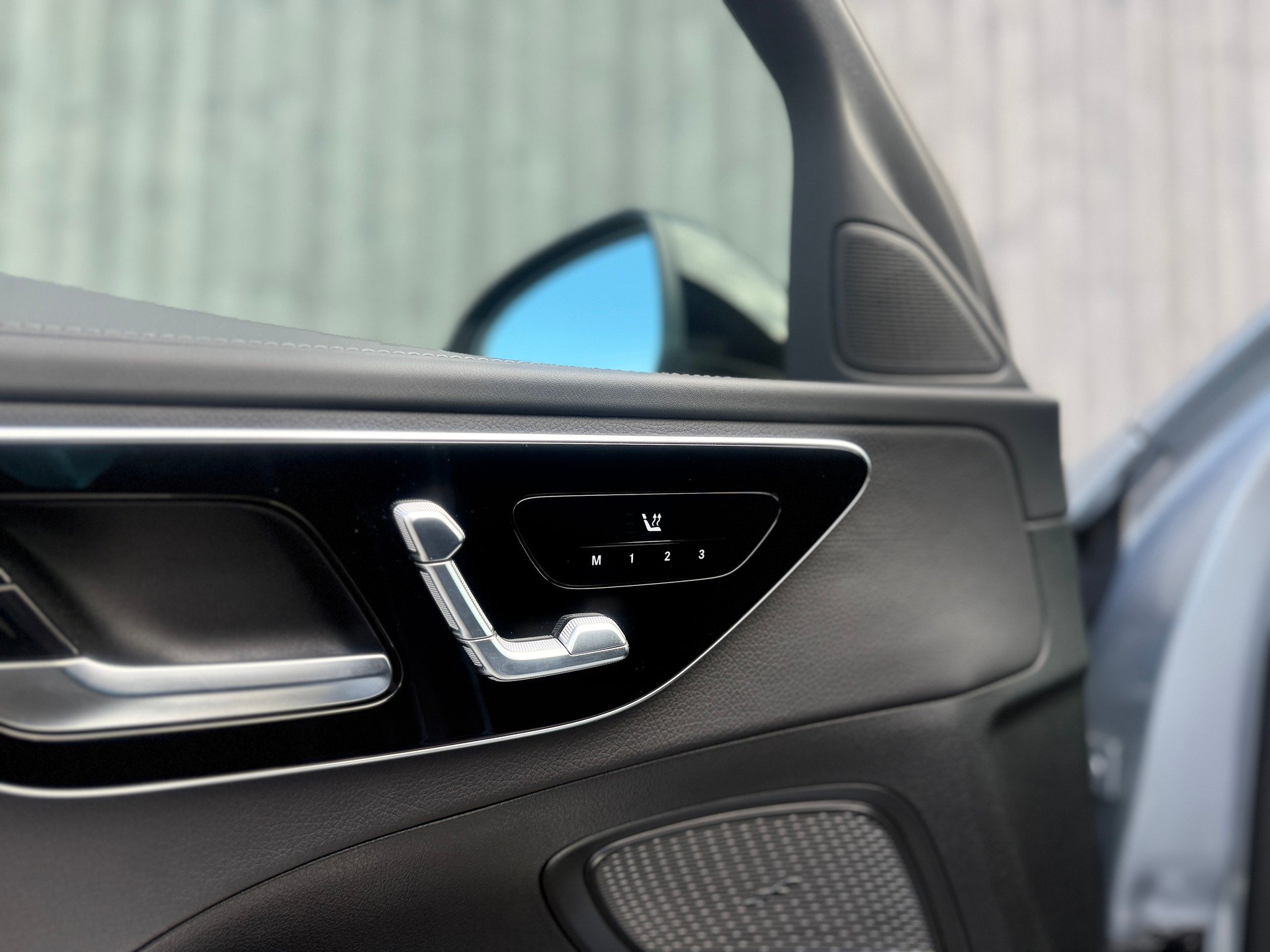 MERCEDES-BENZ C 300 4Matic AMG Line-image-12