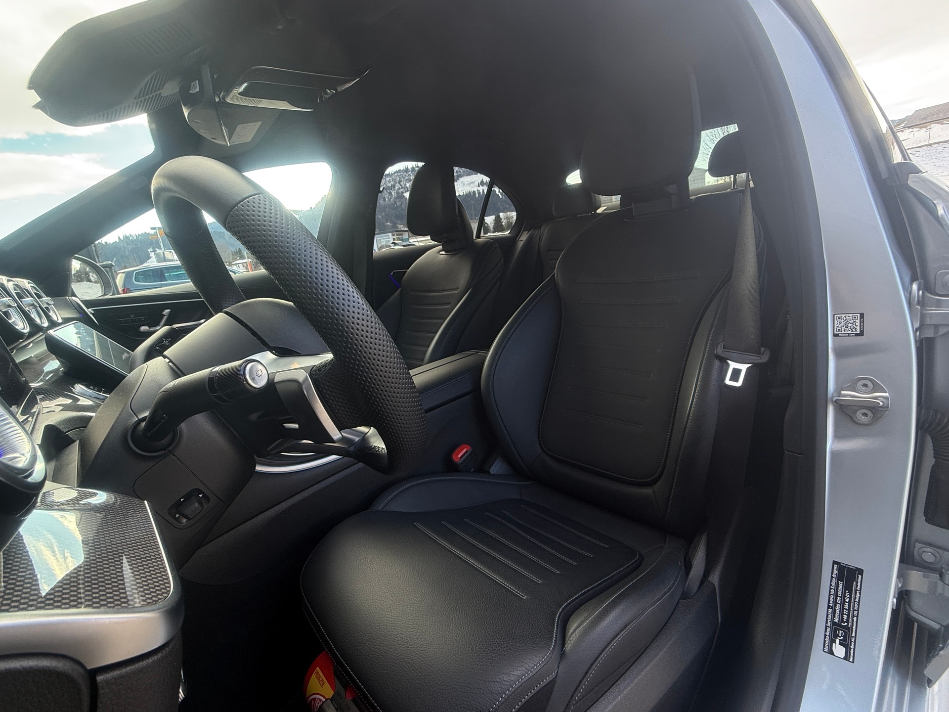MERCEDES-BENZ C 300 4Matic AMG Line-image-5