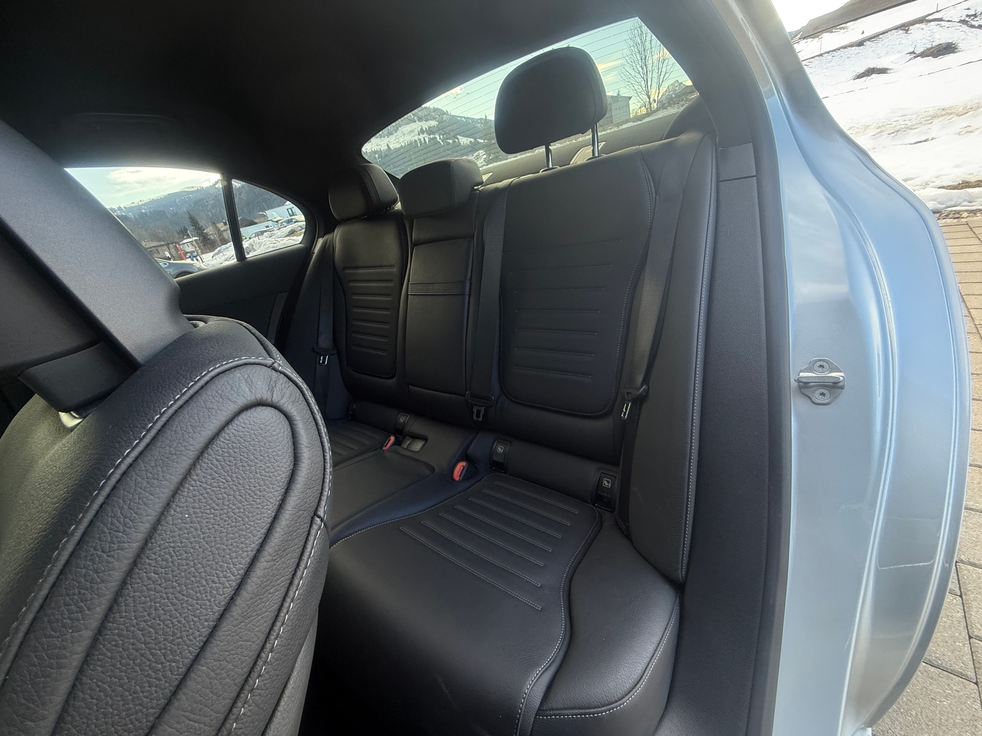MERCEDES-BENZ C 300 4Matic AMG Line-image-14