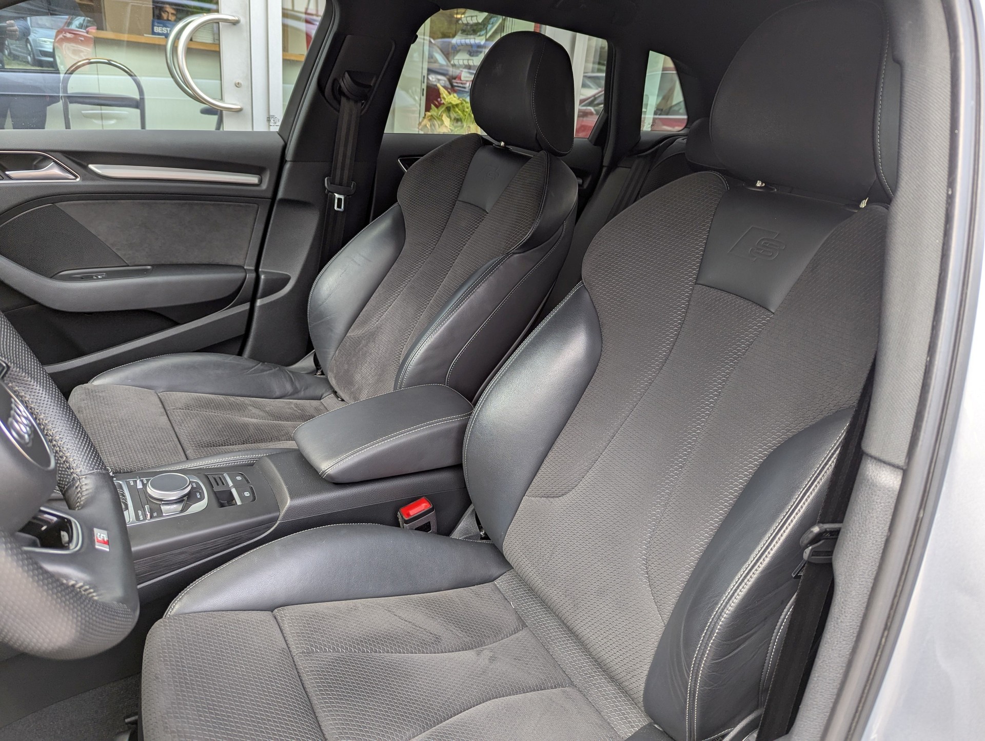 AUDI S3 Sportback 2.0 TFSI quattro S-tronic-image-13