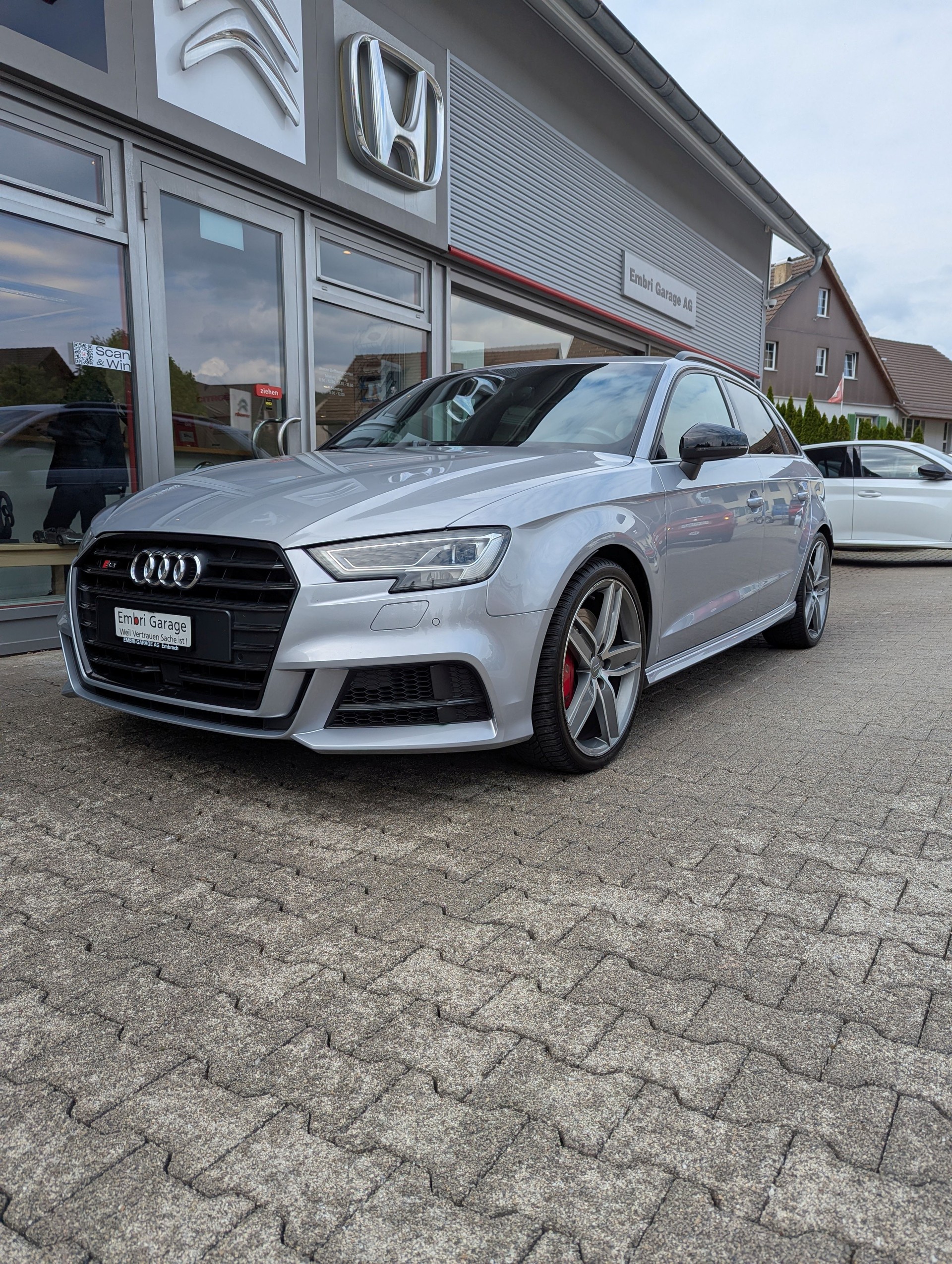AUDI S3 Sportback 2.0 TFSI quattro S-tronic-image-2