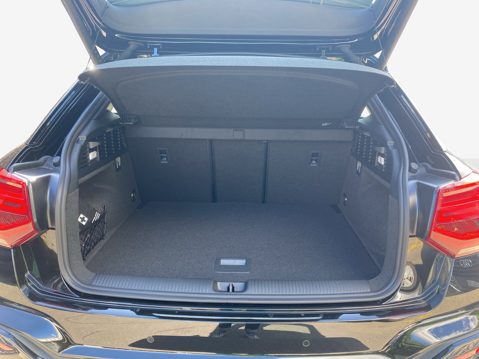 AUDI Q2 35 TFSI S line S-tronic-image-12
