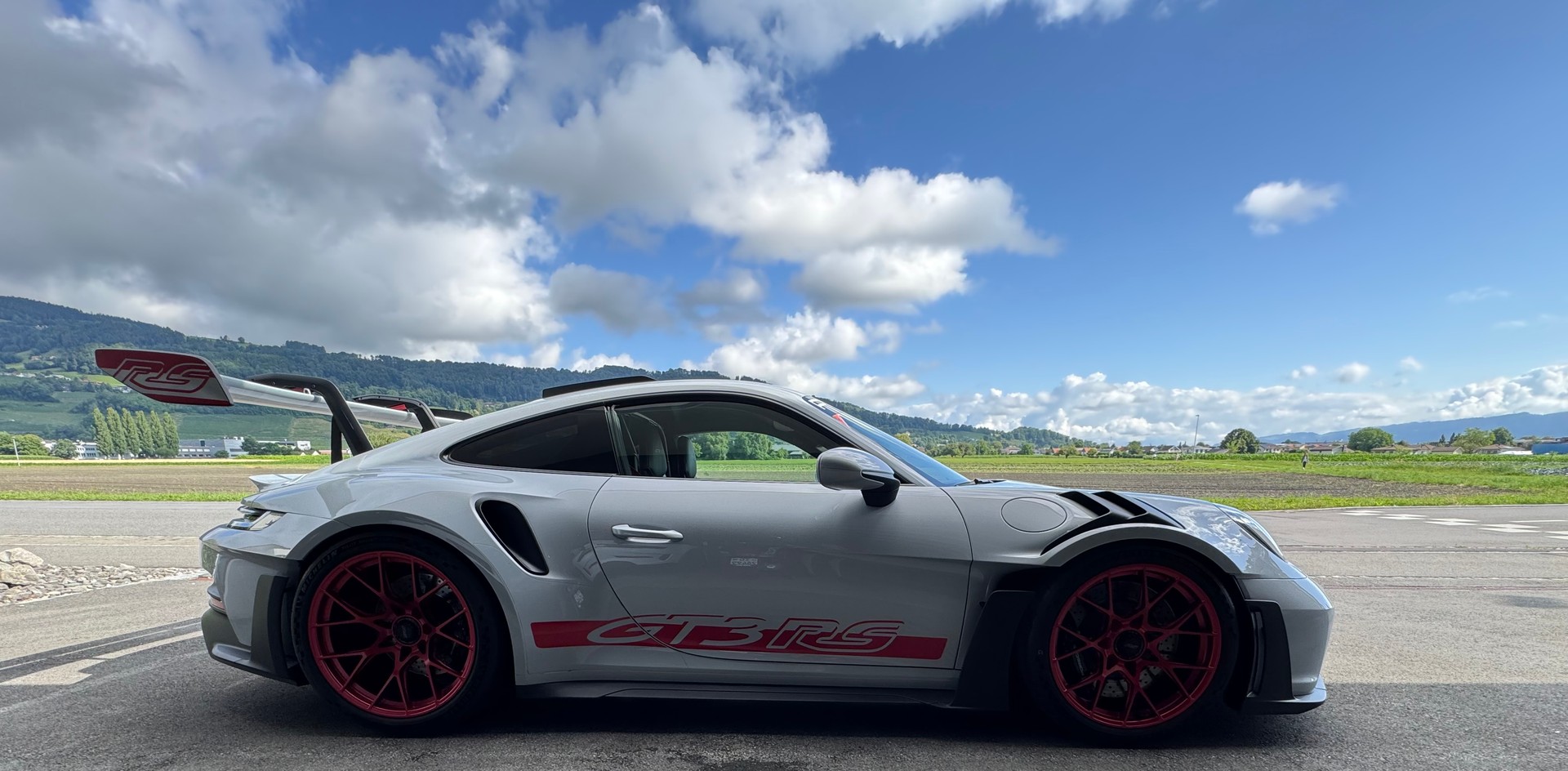 PORSCHE 911 GT3 RS-image-0