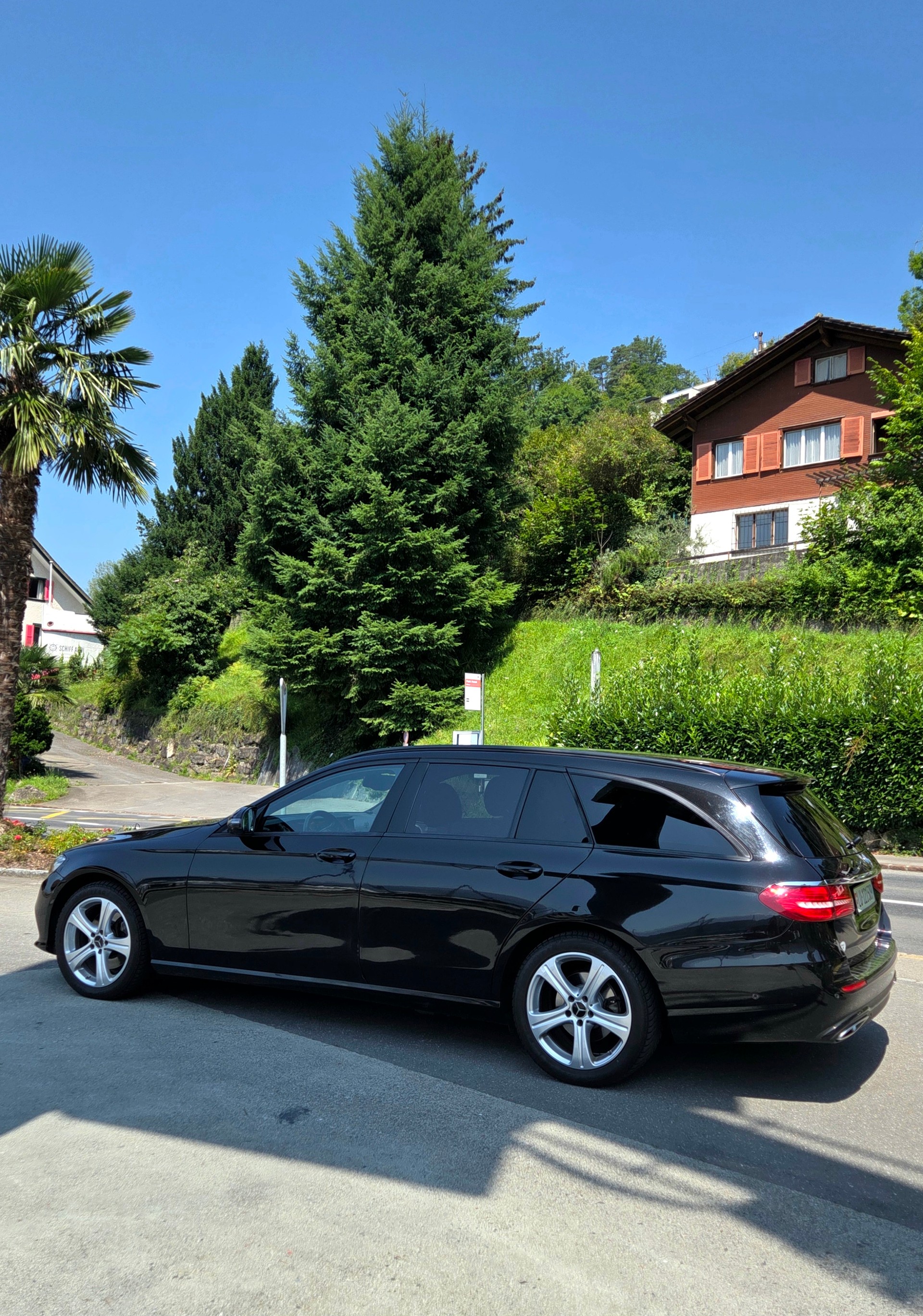 MERCEDES-BENZ E 220 d Avantgarde 9G-Tronic-image-2