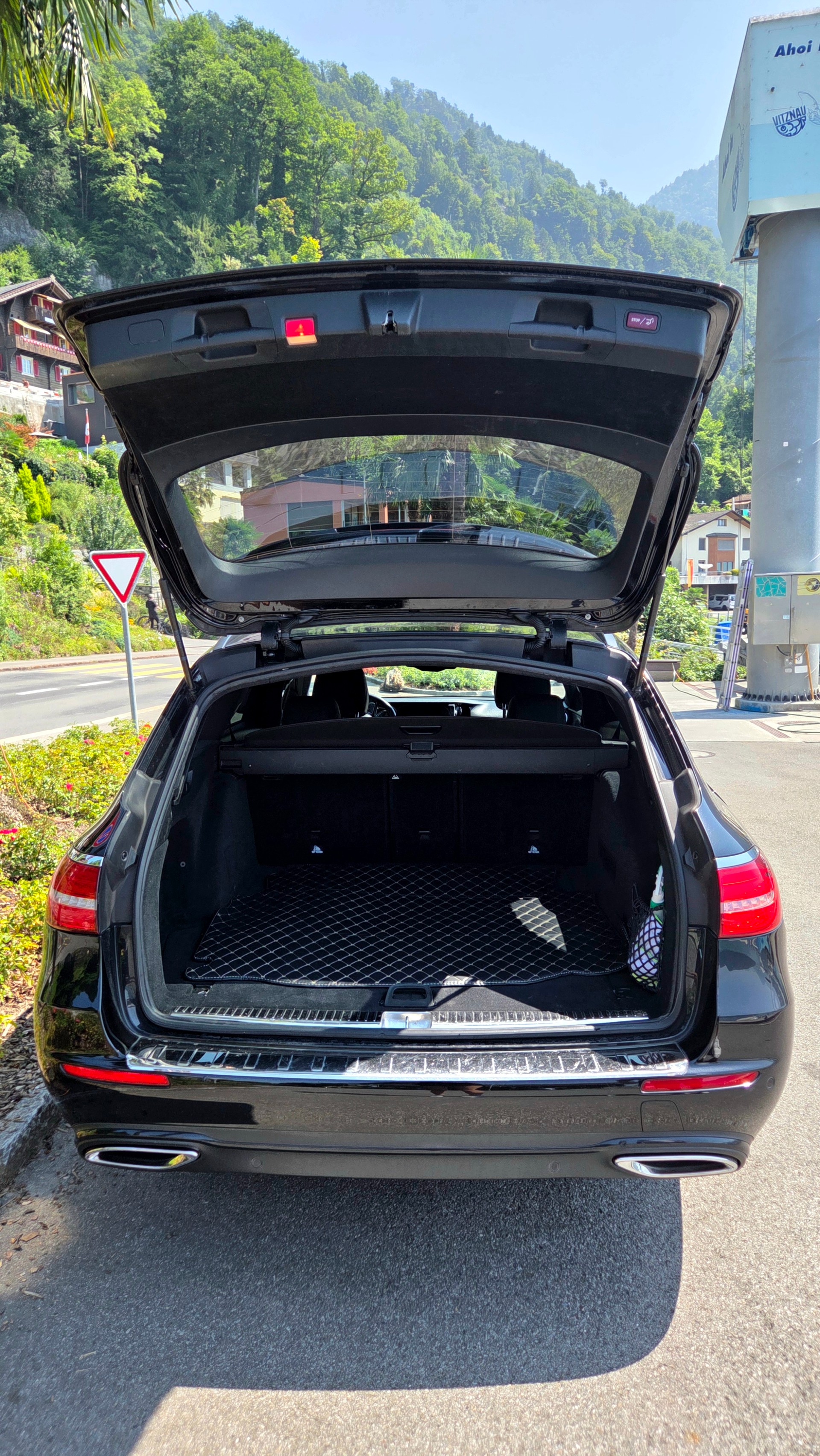 MERCEDES-BENZ E 220 d Avantgarde 9G-Tronic-image-3