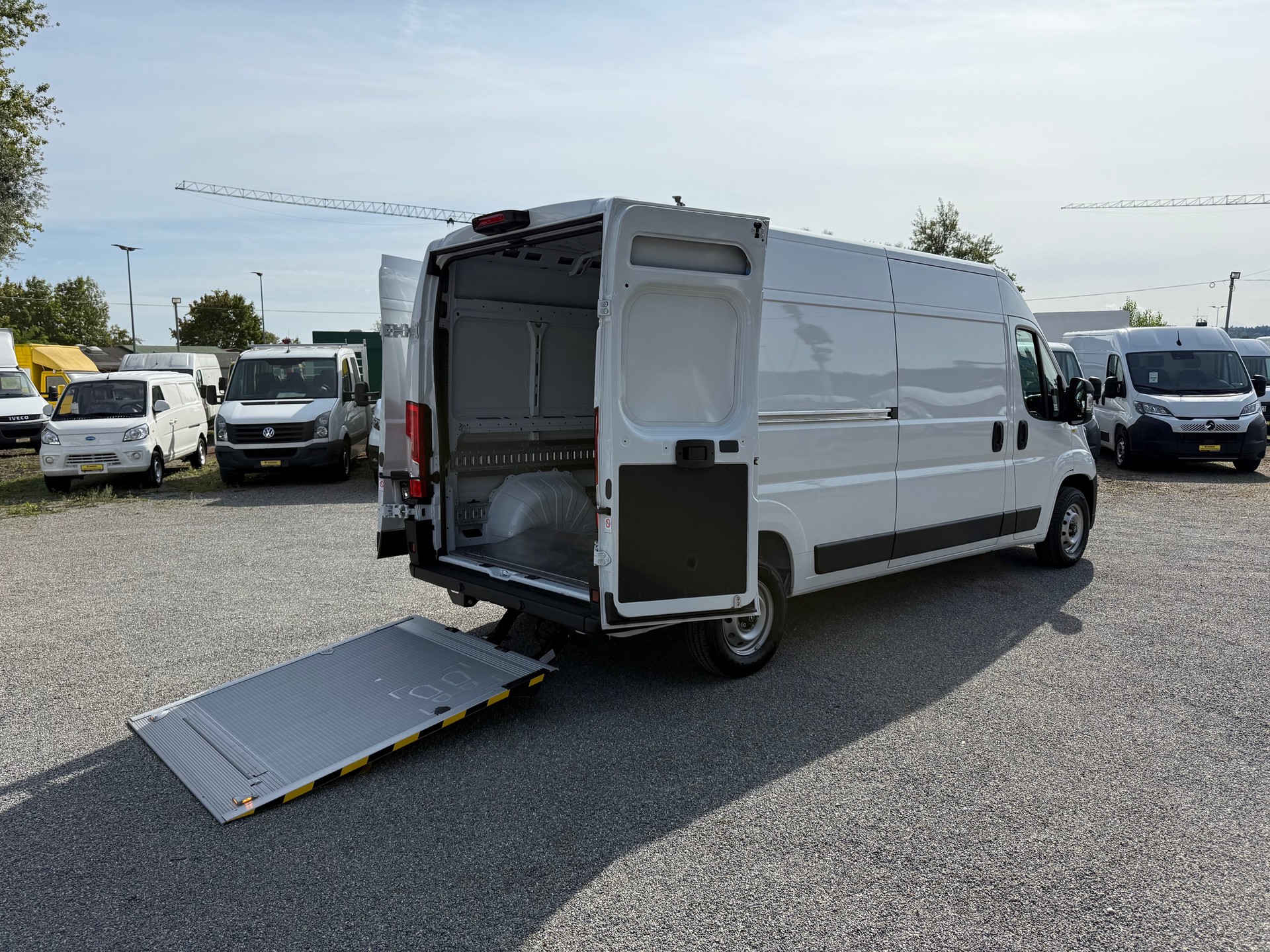 OPEL Movano 2.2 d 140 PS 3.5t L3H2 mit Mammut Lift Hebebühne-image-0