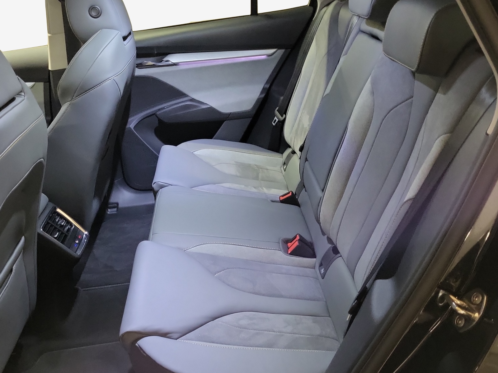 SKODA Enyaq iV 80-image-12