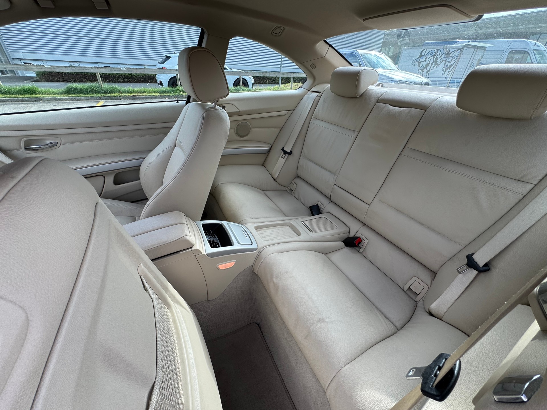 BMW 325i xDrive Coupé Steptronic-image-7