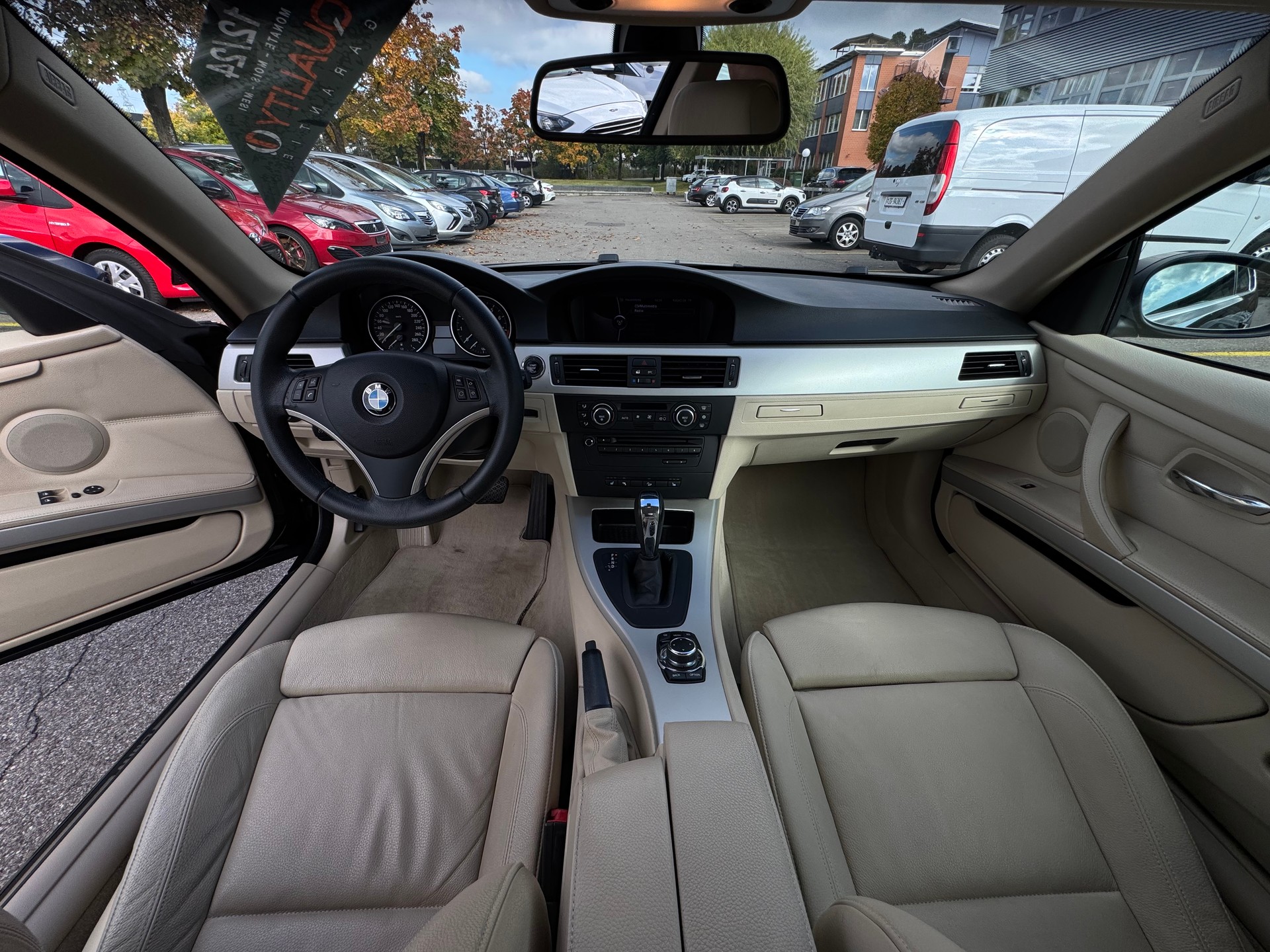 BMW 325i xDrive Coupé Steptronic-image-8
