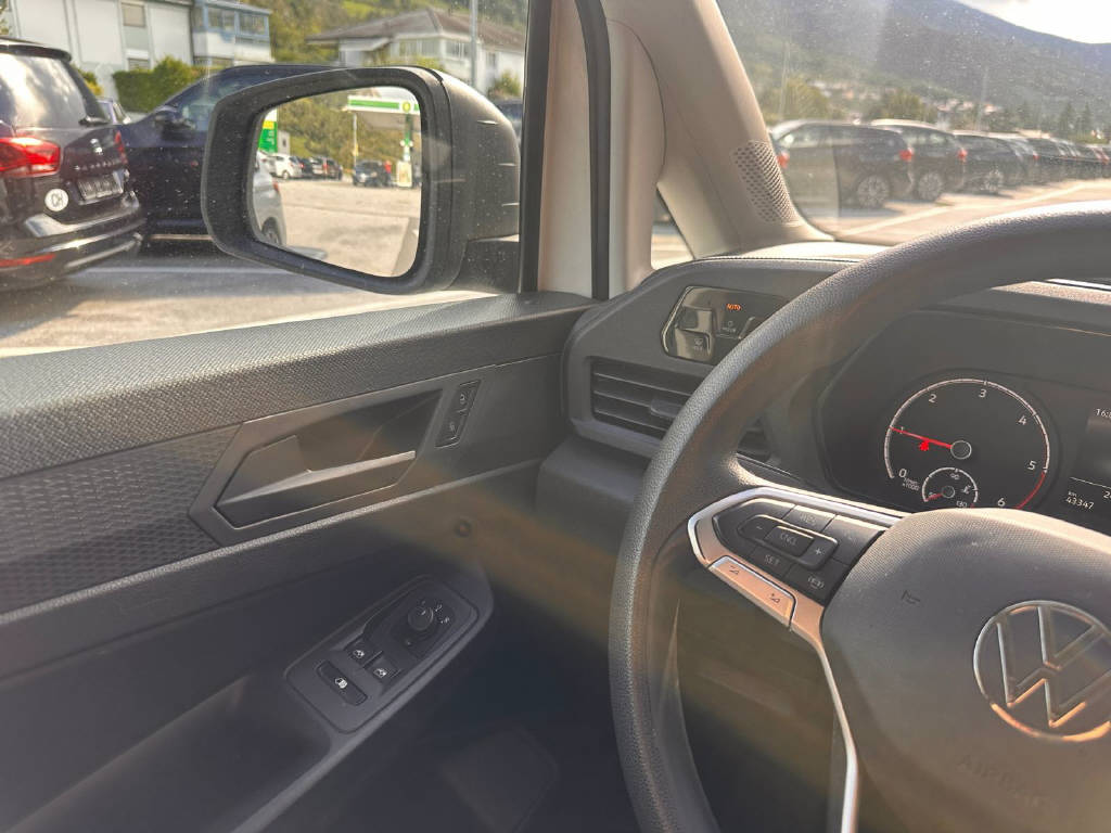 VW Caddy fourg. 2.0 TDI 102 BlueMT-image-9