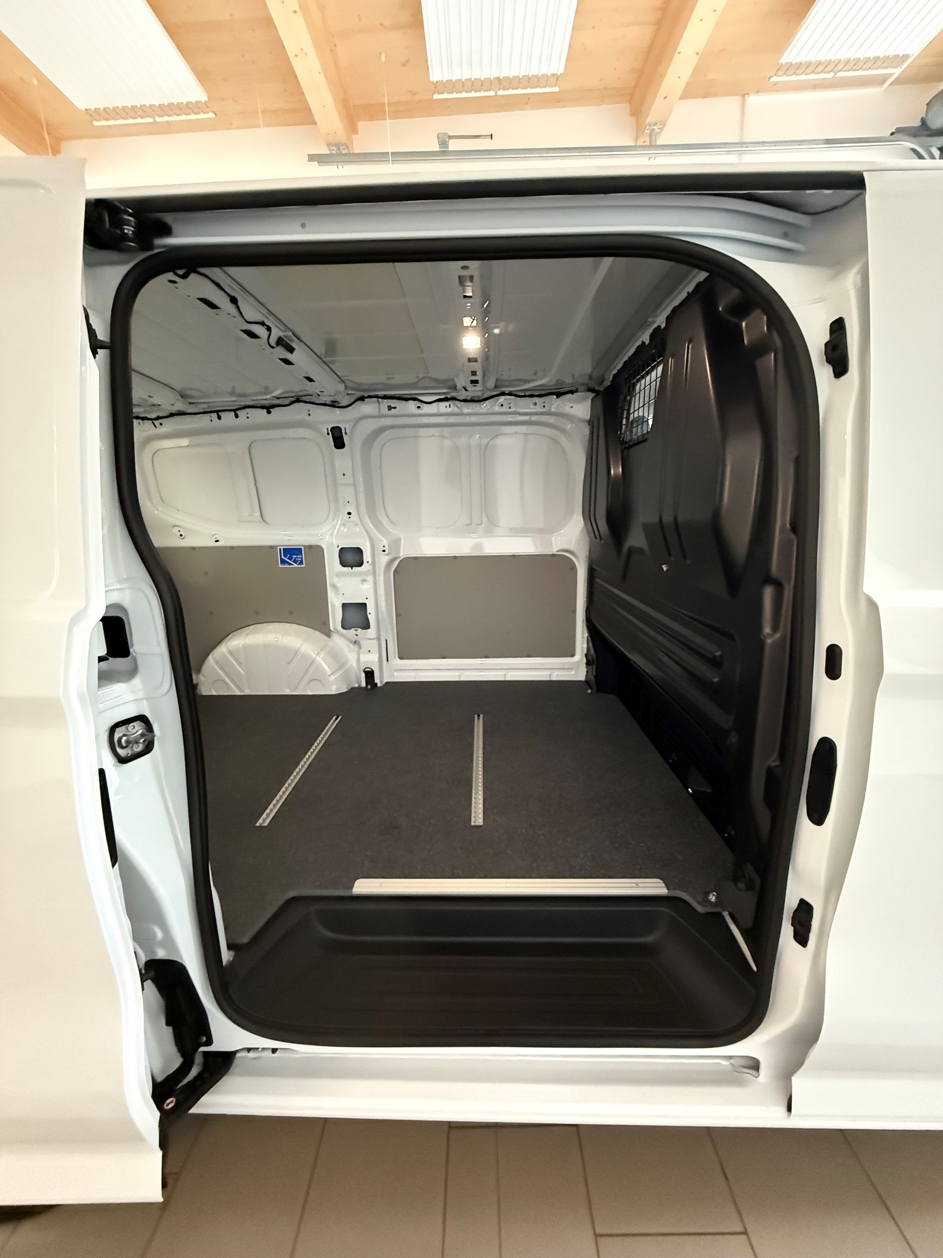 VW Transporter KaWa 2.0 TDI Aut 150PS-image-6
