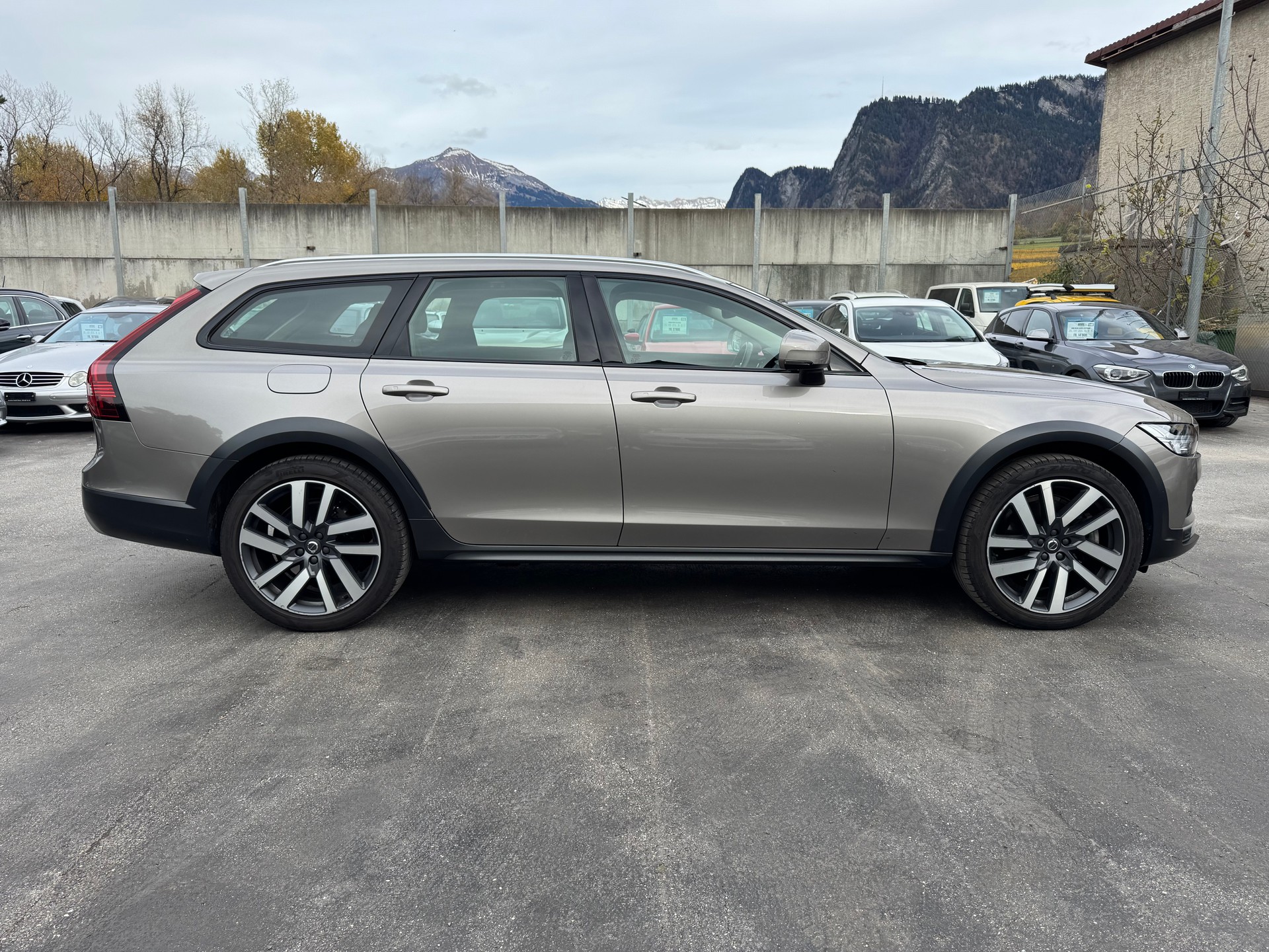 VOLVO V90 Cross Country B5 Diesel Mild Hybrid AWD Geartronic-image-2