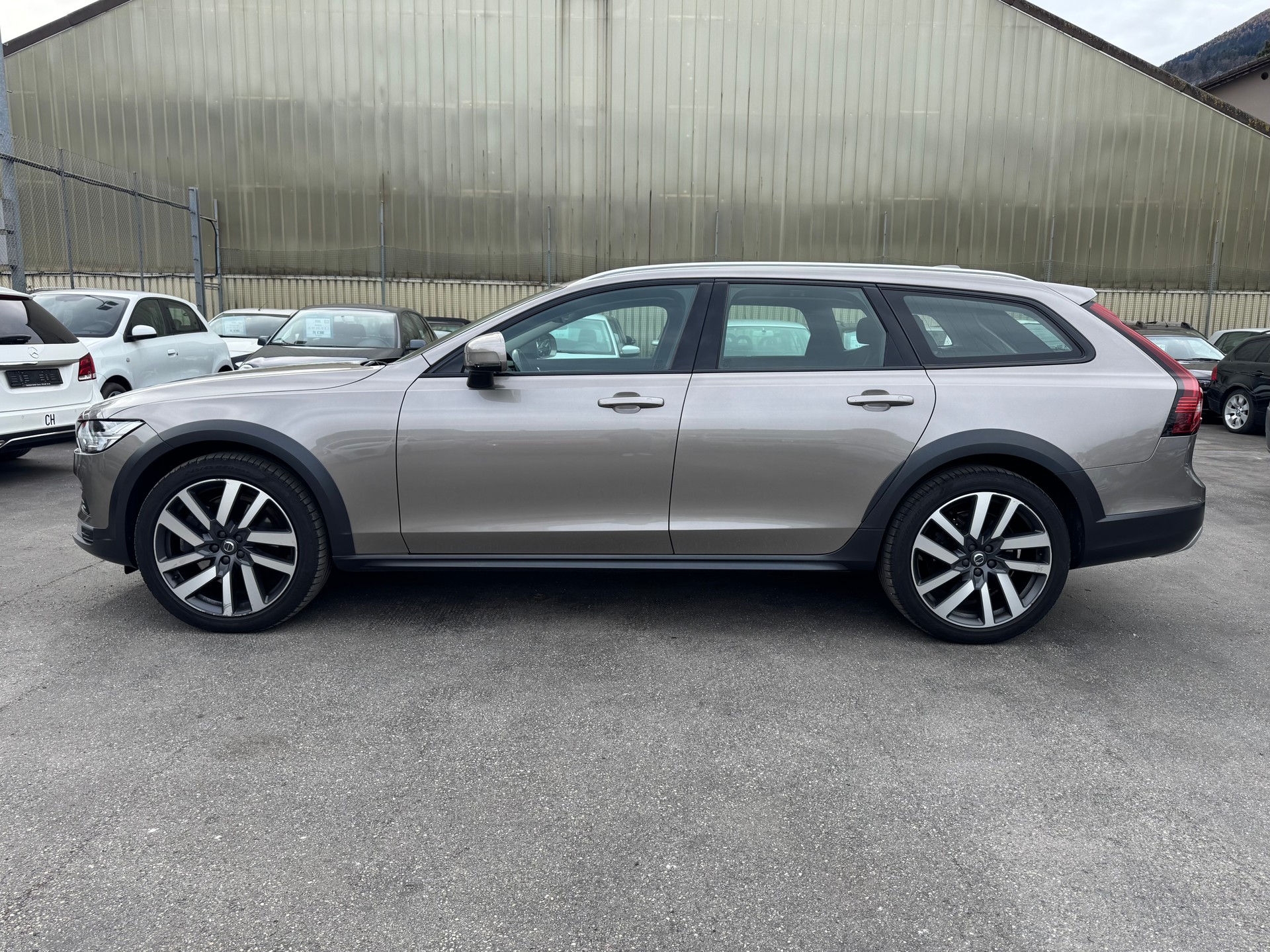 VOLVO V90 Cross Country B5 Diesel Mild Hybrid AWD Geartronic-image-7