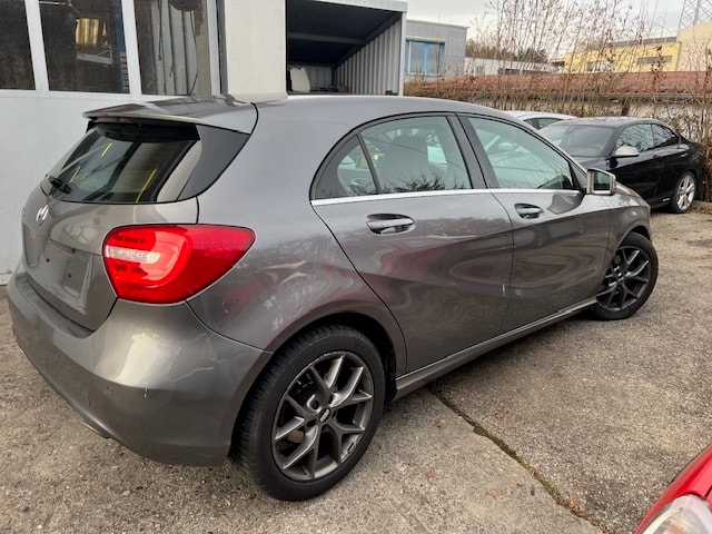 MERCEDES-BENZ A 200-image-3