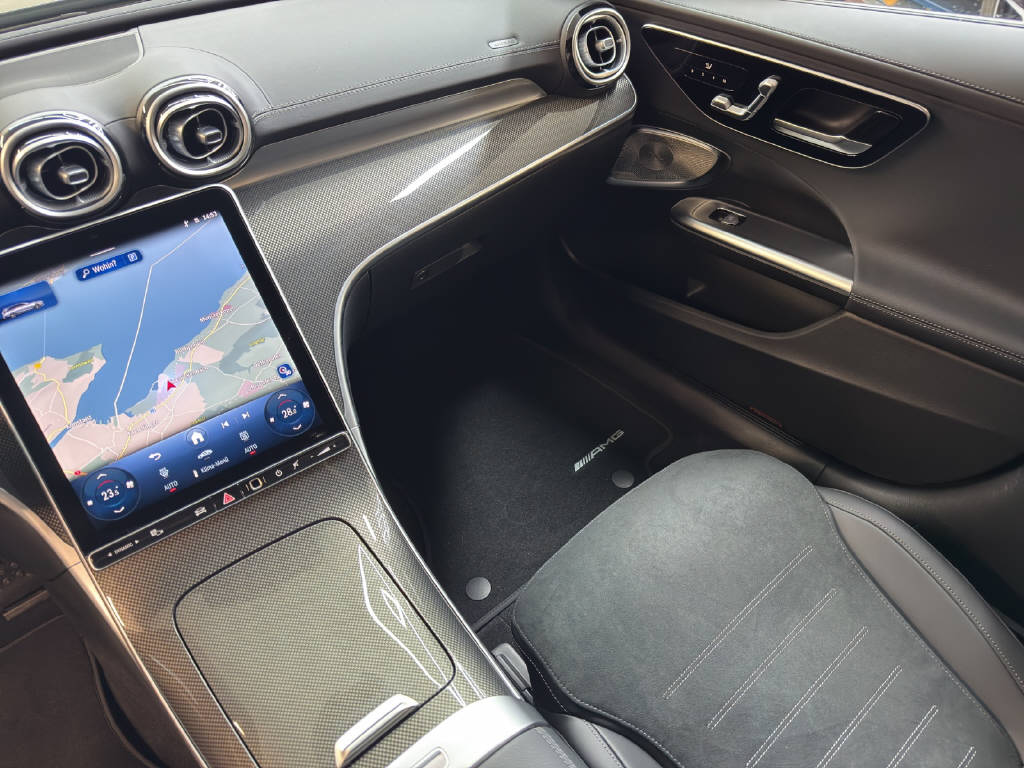 MERCEDES-BENZ C 220 d AMG Line 4Matic Swiss Star T-Modell-image-11
